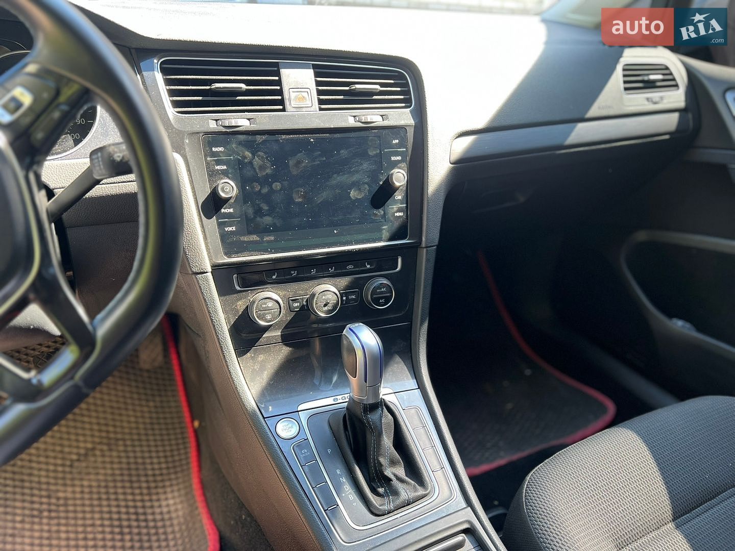 Volkswagen e-Golf 2017 VIN WVWKR7AU5HW953594 фото оголошення 10 з 24