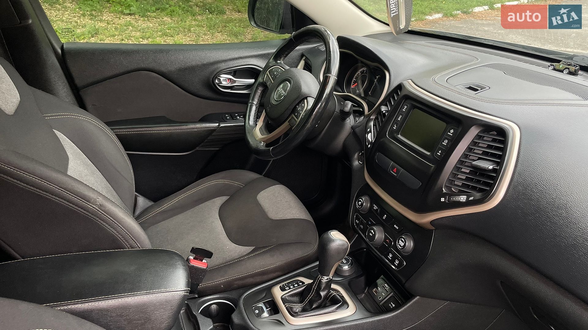 Jeep Cherokee 2015 VIN 1C4PJMAB1FW774766 фото оголошення 12 з 24