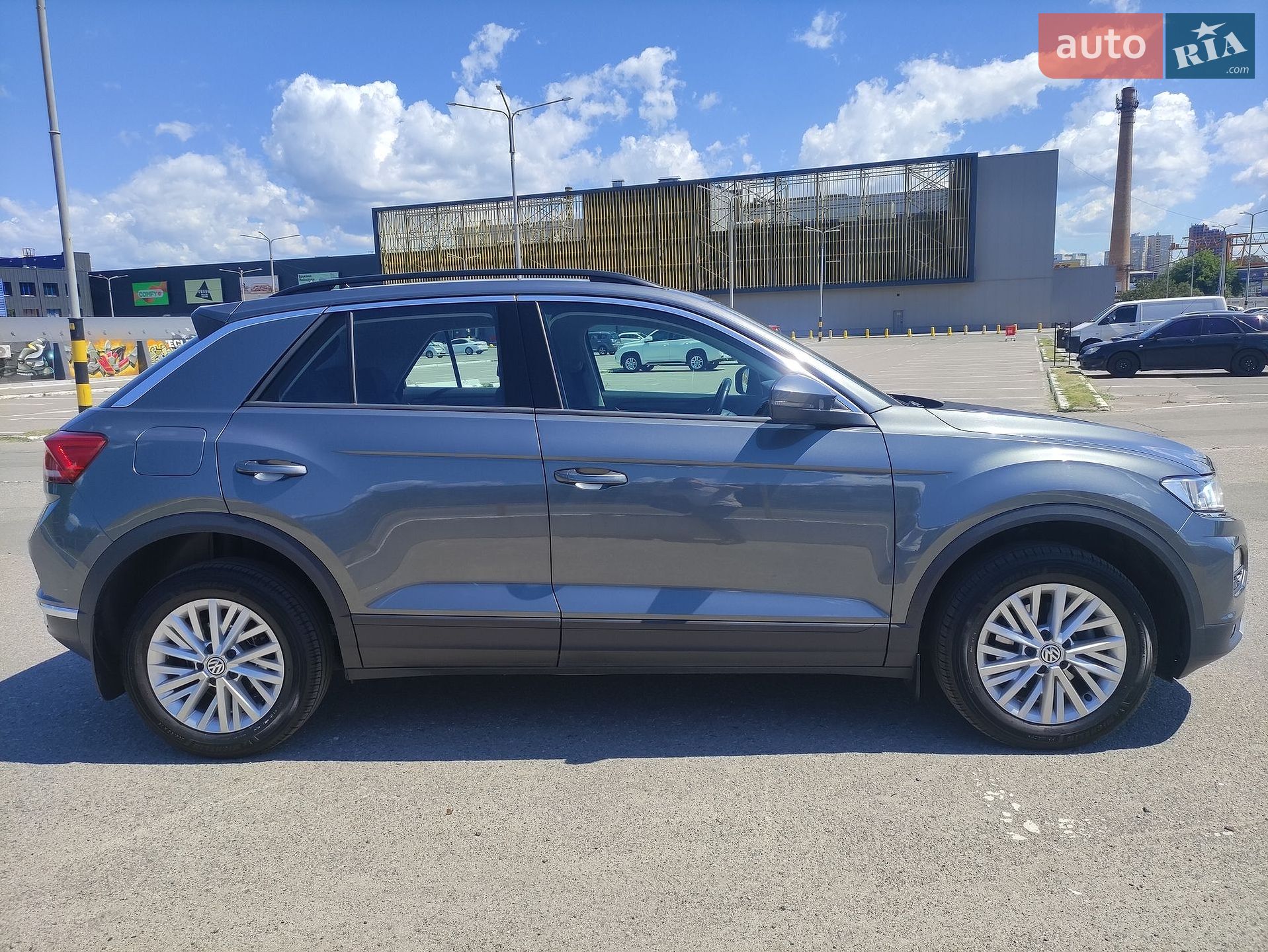 Volkswagen T-Roc 2019 VIN WVGZZZA1ZLV001058 фото оголошення 5 з 143
