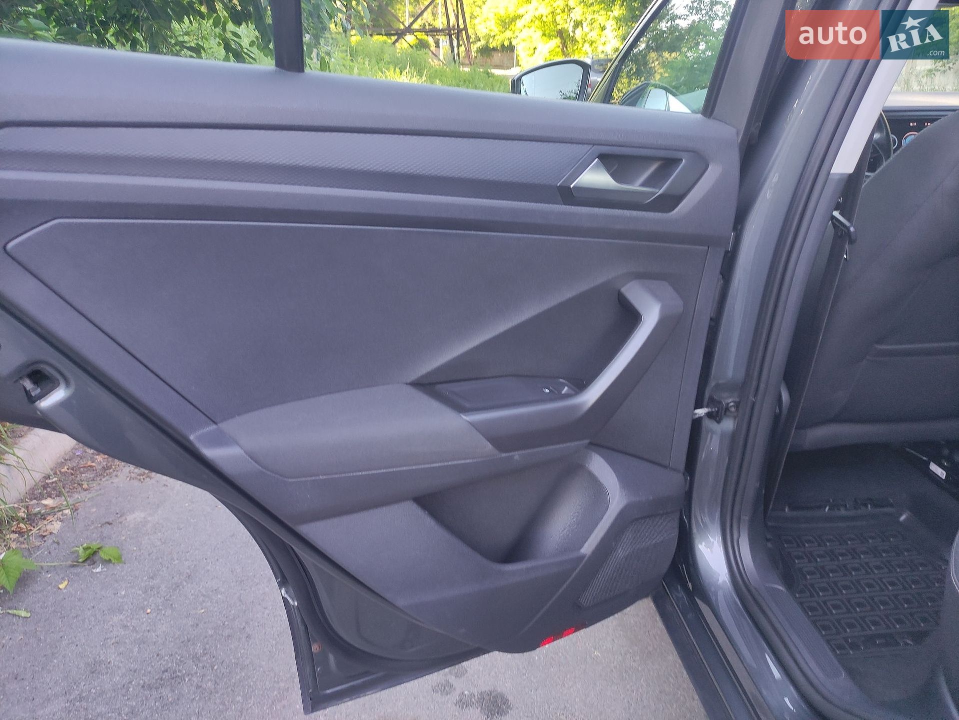 Volkswagen T-Roc 2019 VIN WVGZZZA1ZLV001058 фото оголошення 46 з 143