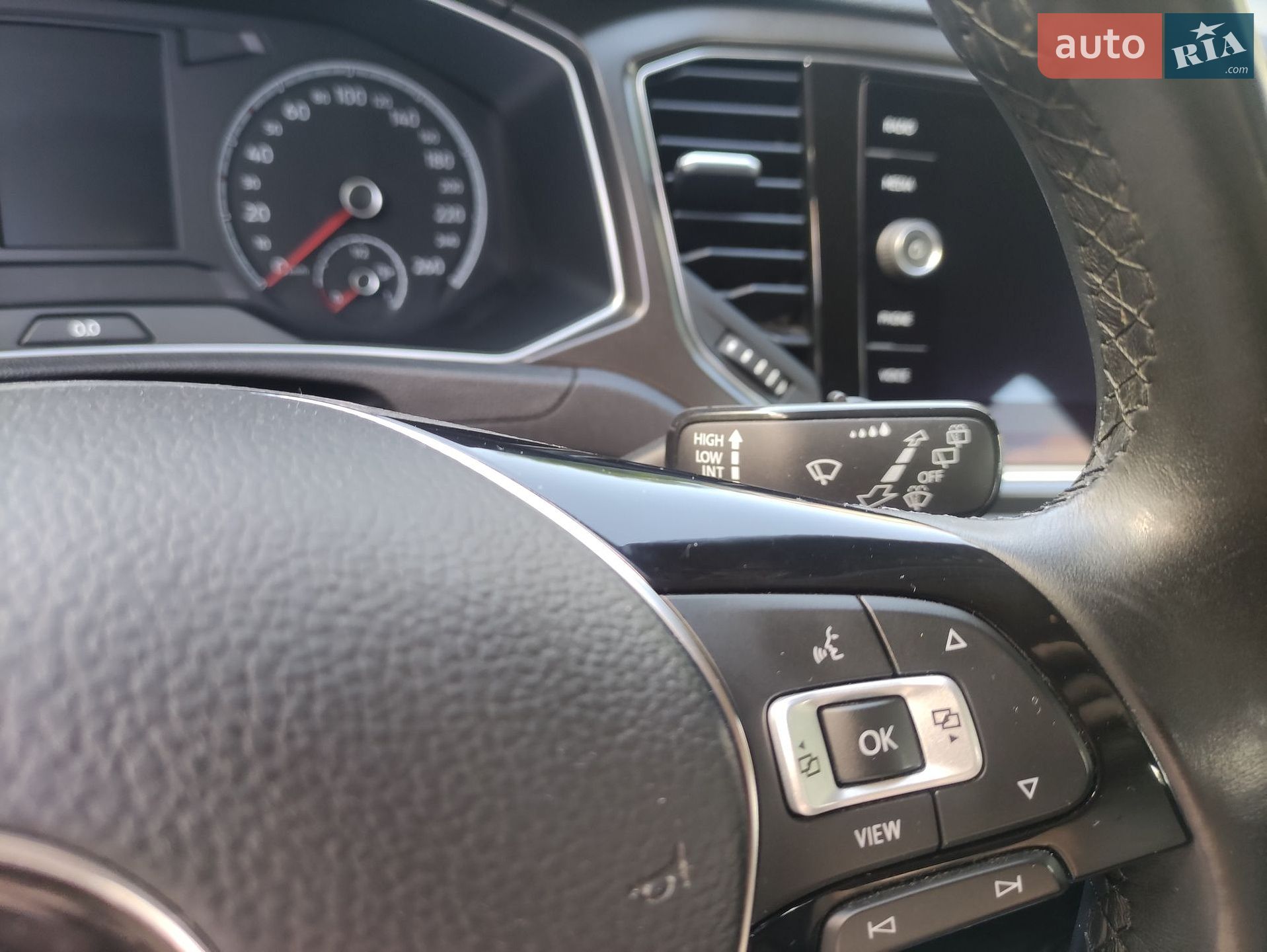 Volkswagen T-Roc 2019 VIN WVGZZZA1ZLV001058 фото оголошення 78 з 143