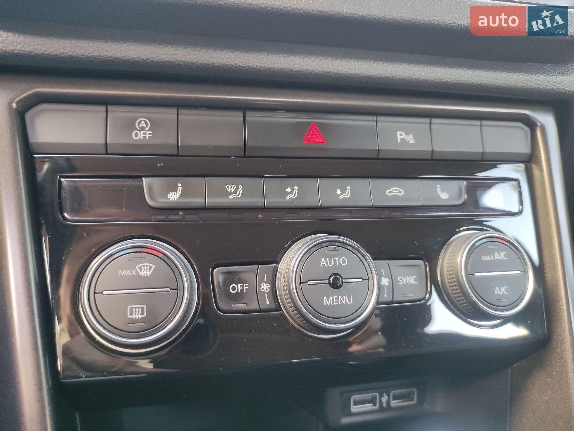 Volkswagen T-Roc 2019 VIN WVGZZZA1ZLV001058 фото оголошення 79 з 143
