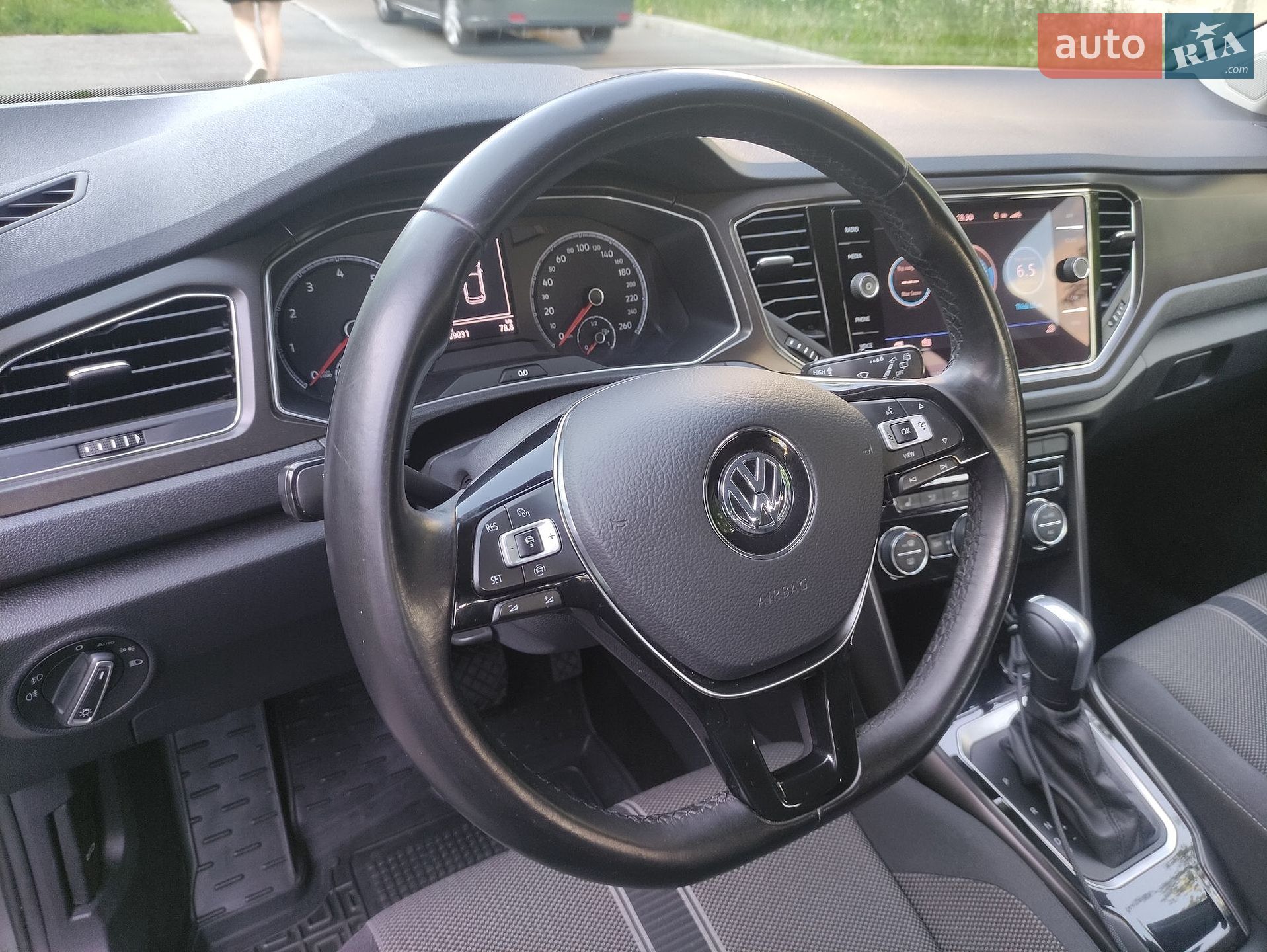 Volkswagen T-Roc 2019 VIN WVGZZZA1ZLV001058 фото оголошення 81 з 143