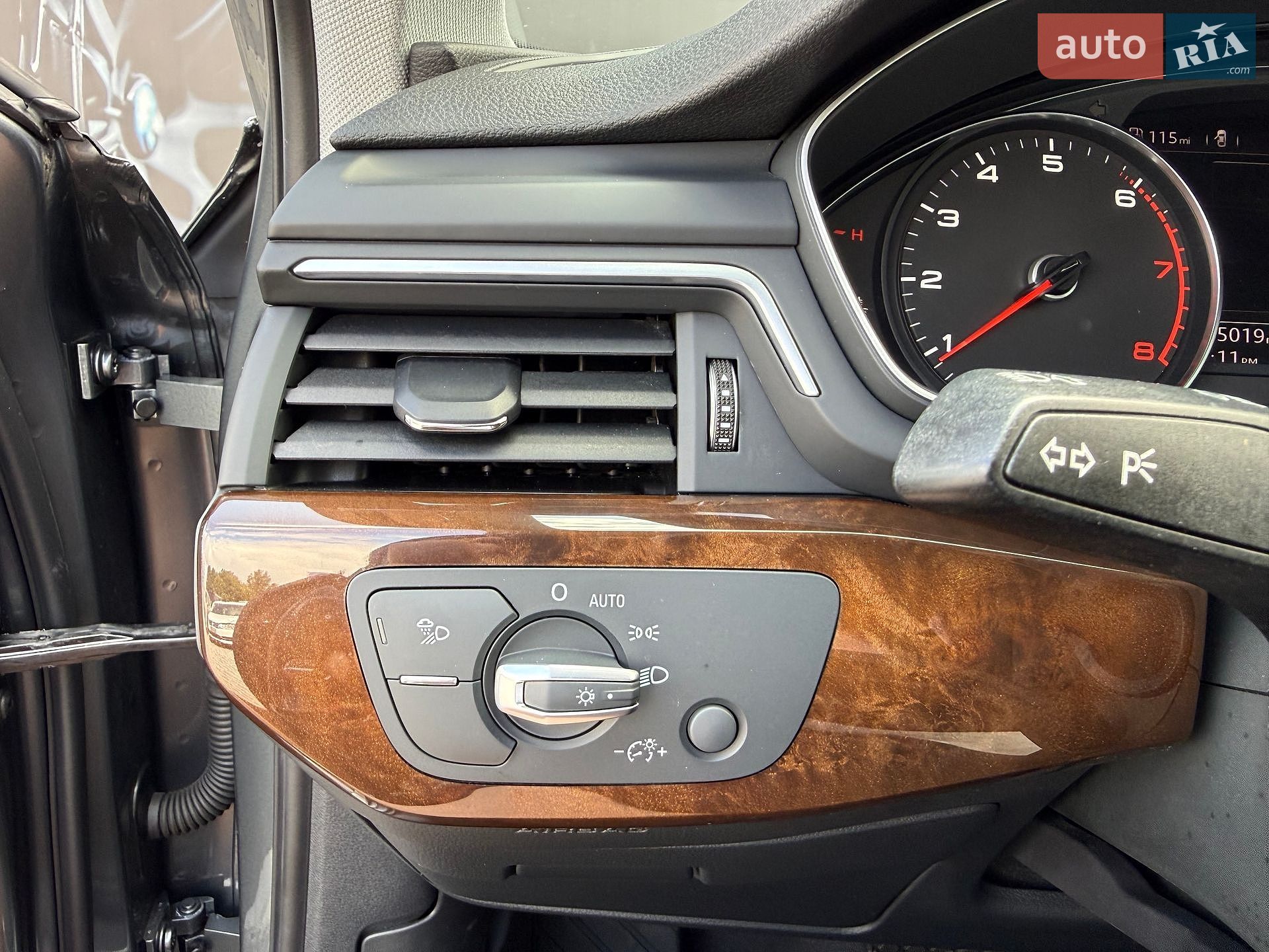 Audi A4 2019 VIN WAUDNAF44KA101992 фото оголошення 30 з 60