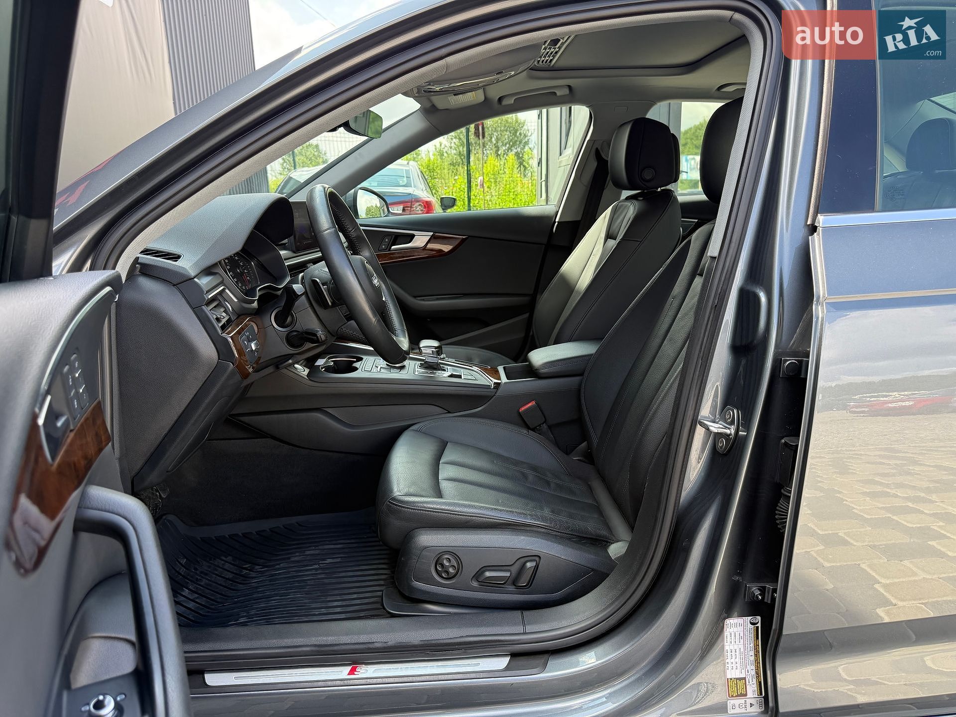 Audi A4 2019 VIN WAUDNAF44KA101992 фото оголошення 23 з 60