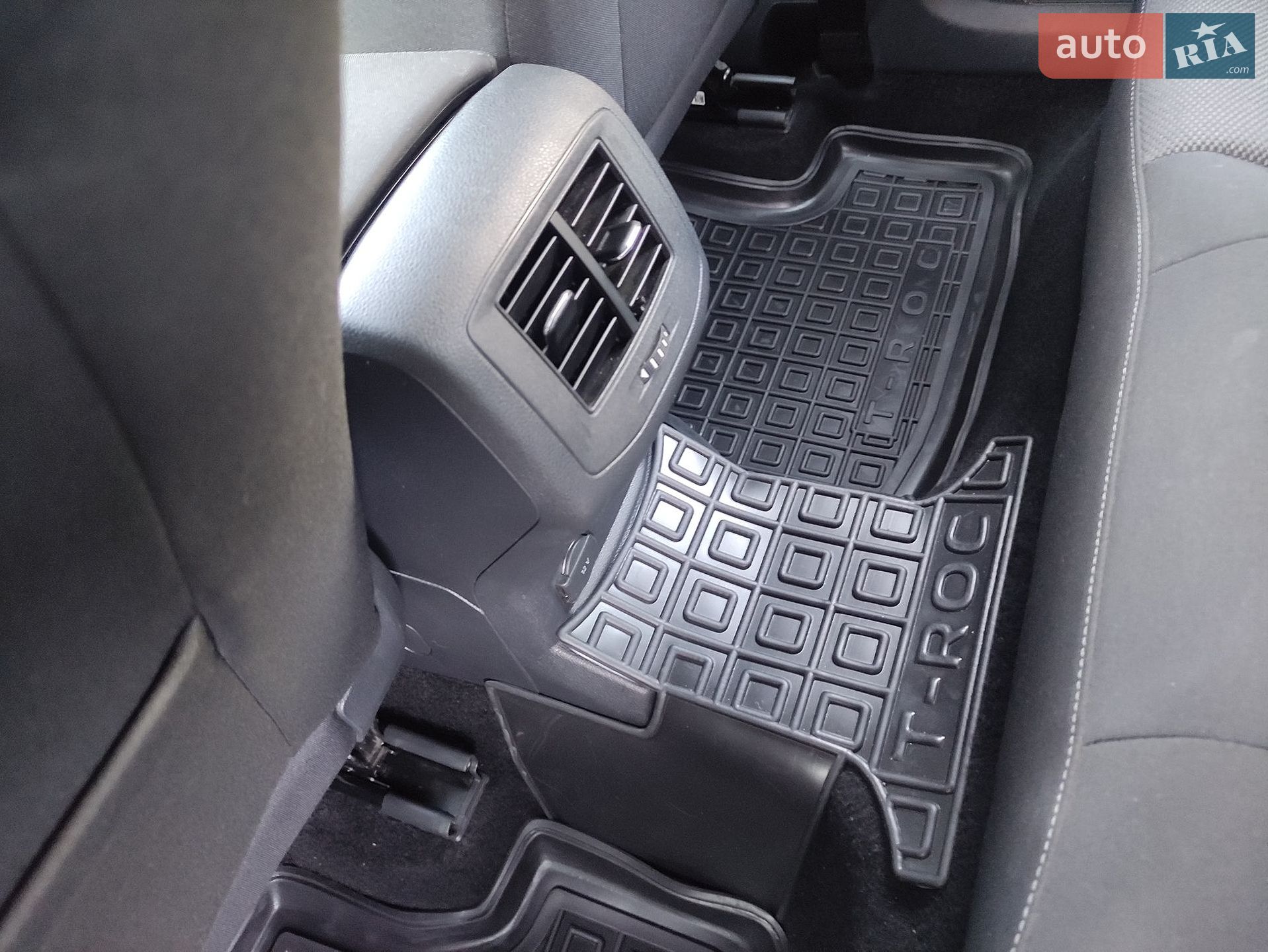 Volkswagen T-Roc 2019 VIN WVGZZZA1ZLV001058 фото оголошення 105 з 143