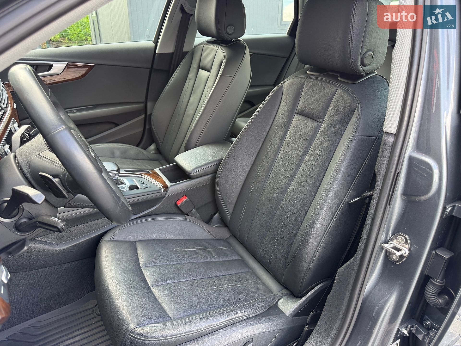 Audi A4 2019 VIN WAUDNAF44KA101992 фото оголошення 39 з 60