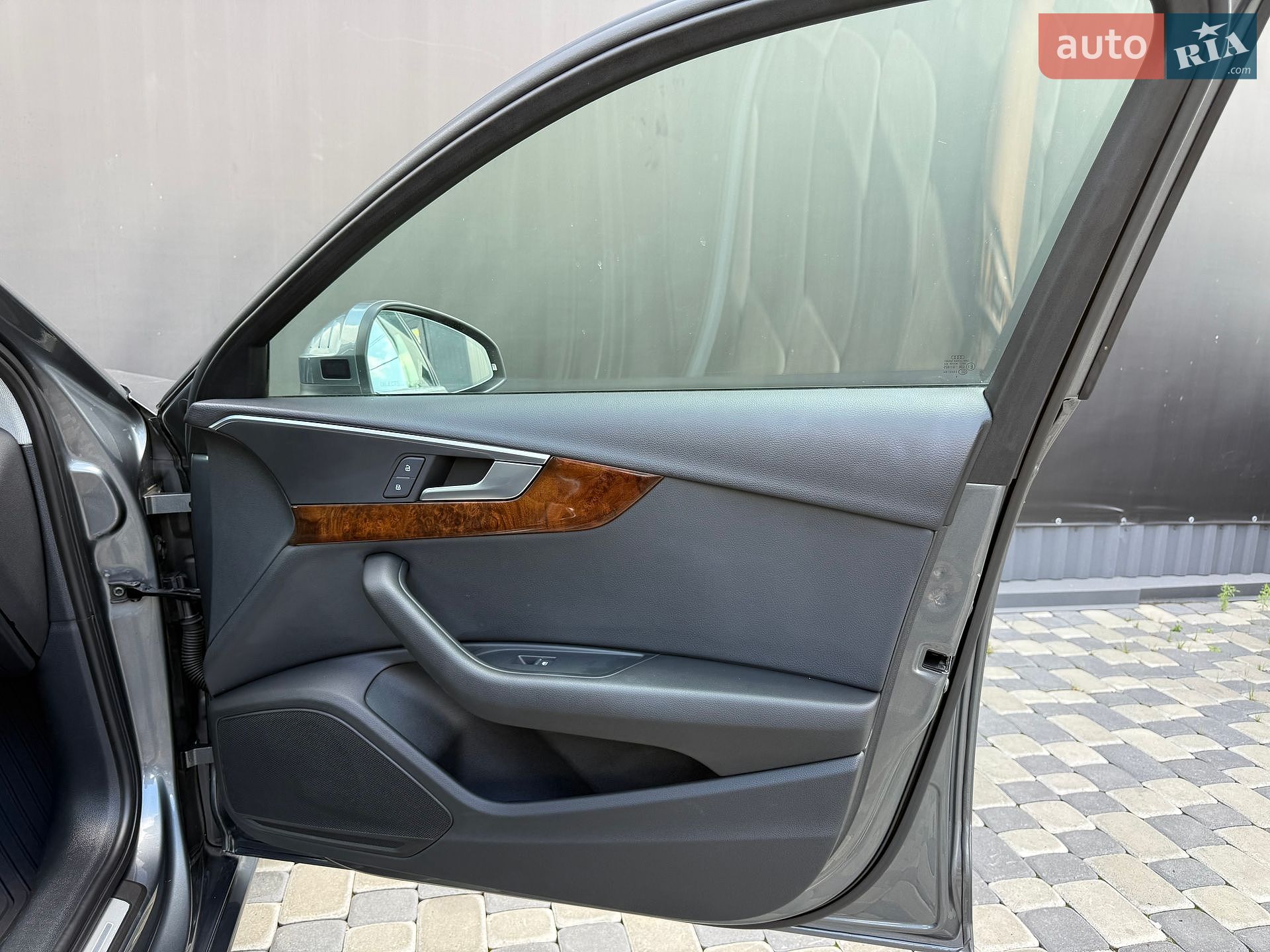 Audi A4 2019 VIN WAUDNAF44KA101992 фото оголошення 40 з 60