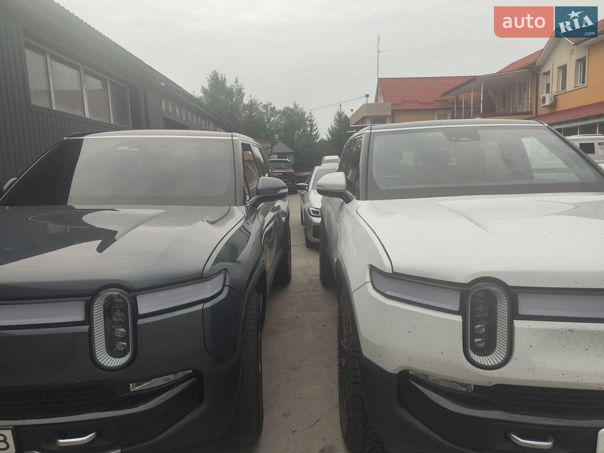 Rivian R1S 2023 VIN 7PDSGABA3PN013444 фото оголошення 2 з 9