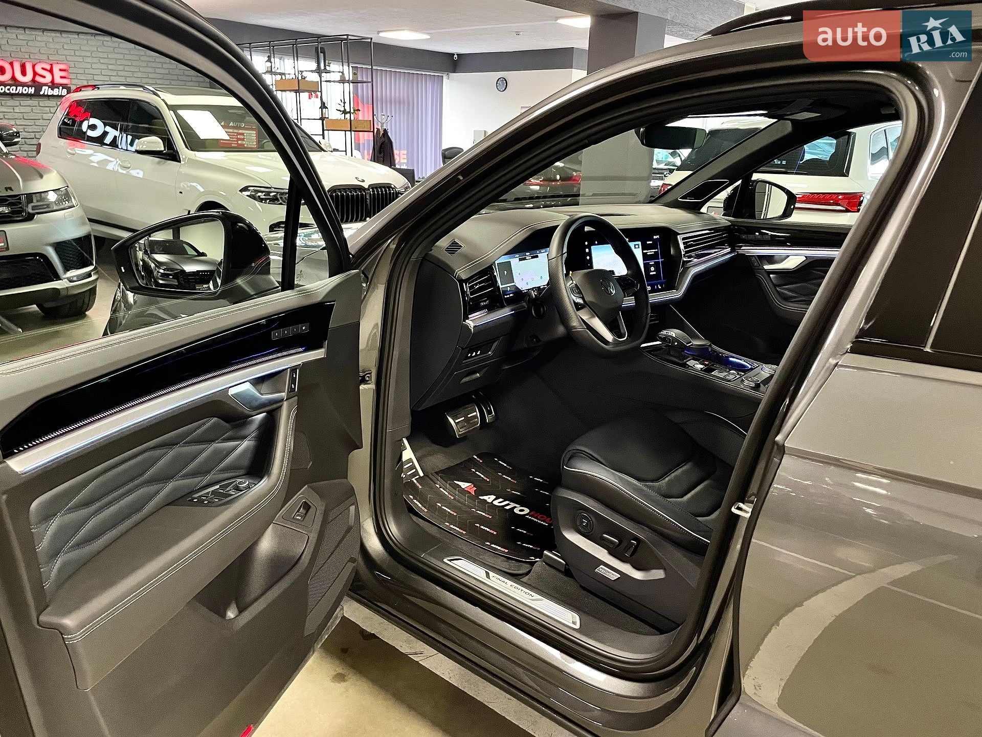 Volkswagen Touareg 2026 VIN WVGZZZCR1TD017989 фото оголошення 4 з 68