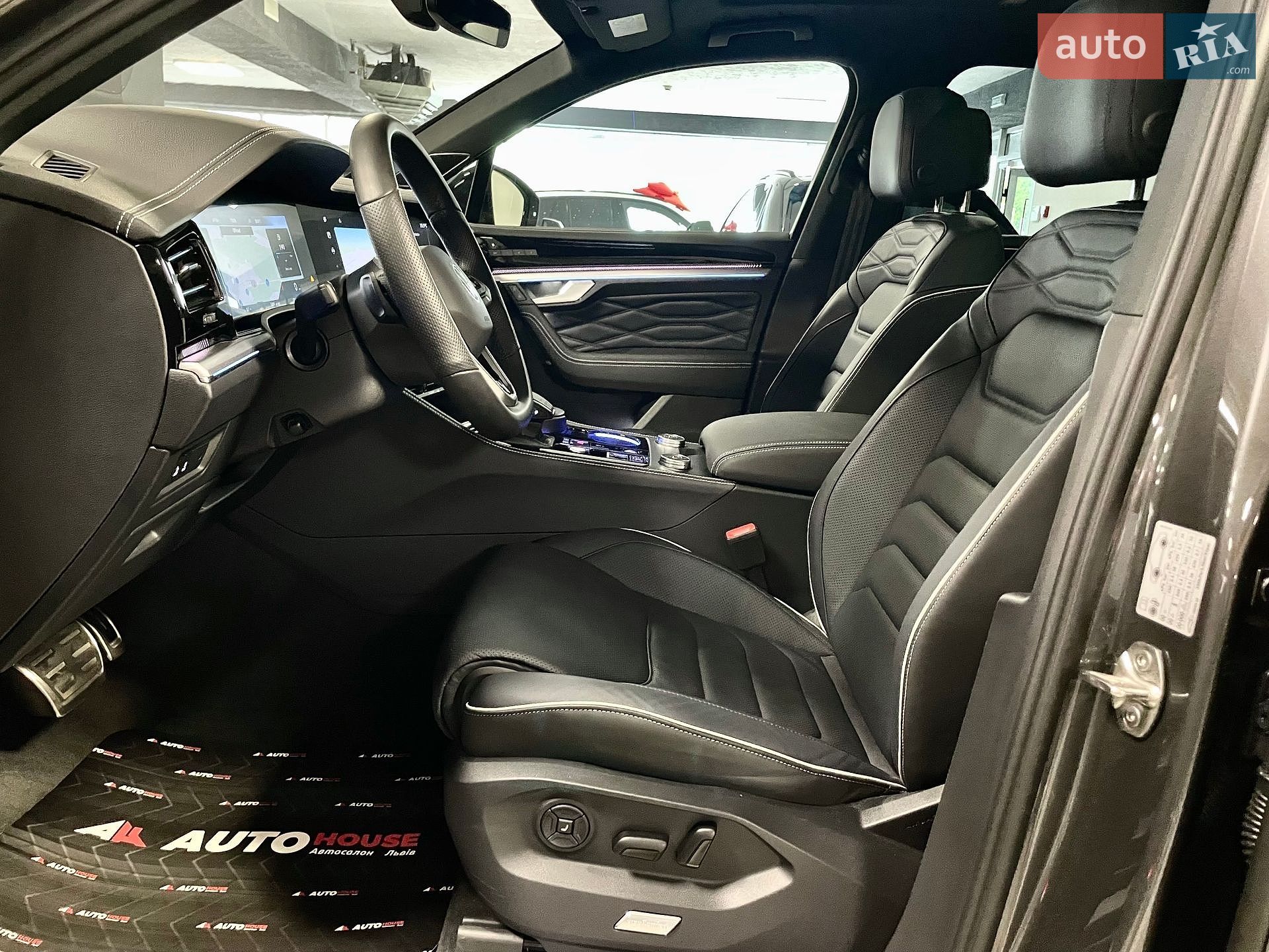 Volkswagen Touareg 2026 VIN WVGZZZCR1TD017989 фото оголошення 31 з 68