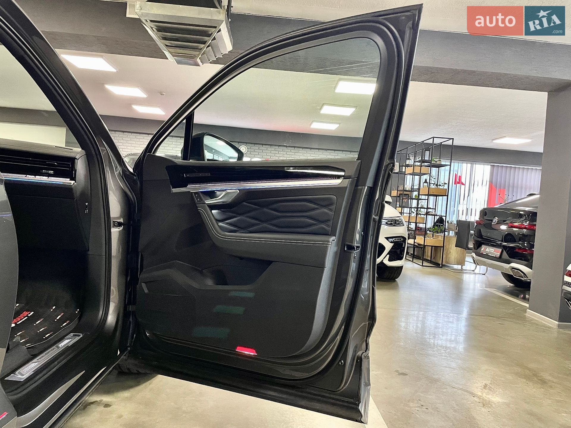 Volkswagen Touareg 2026 VIN WVGZZZCR1TD017989 фото оголошення 44 з 68