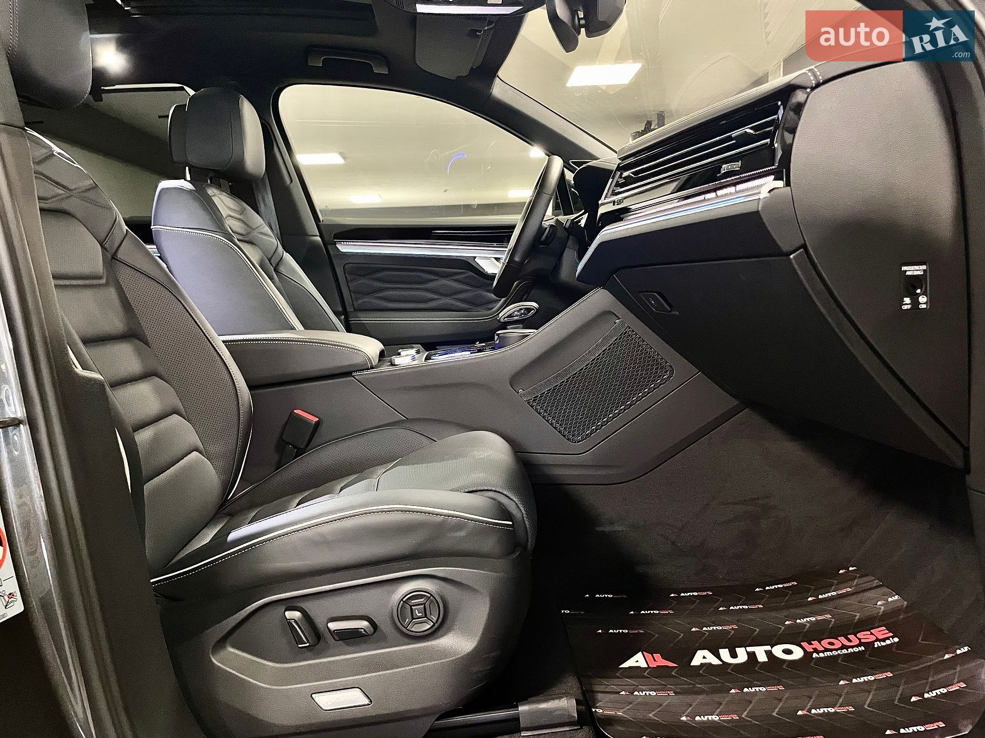 Volkswagen Touareg 2026 VIN WVGZZZCR1TD017989 фото оголошення 48 з 68