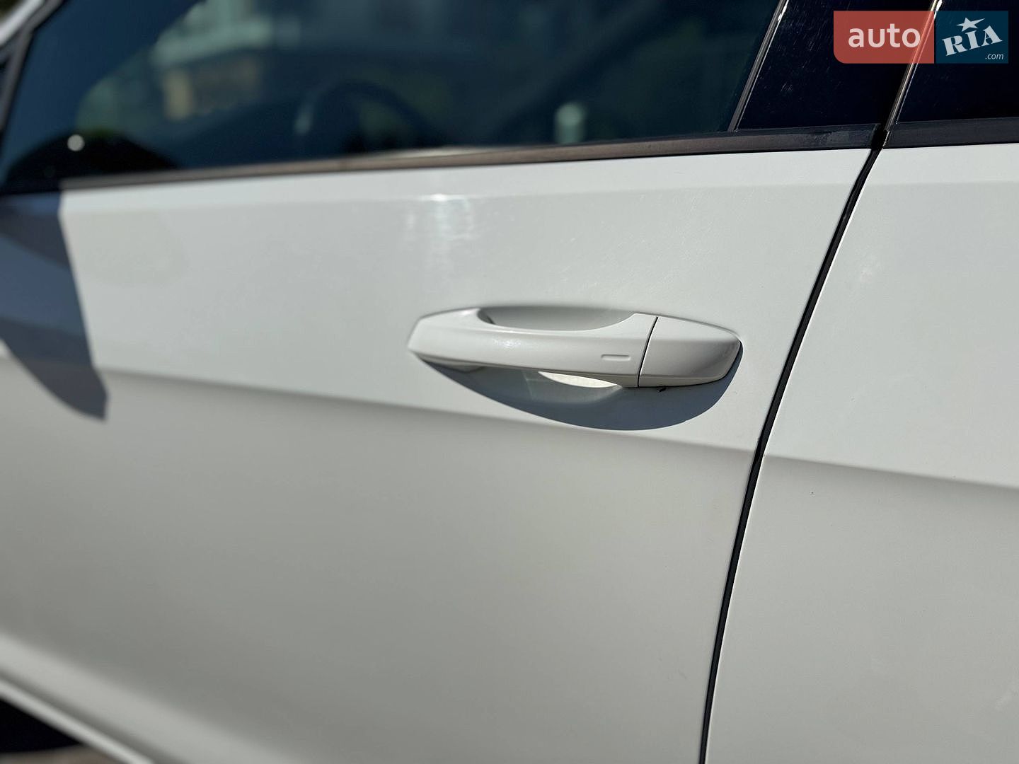 Volkswagen e-Golf 2018 VIN WVWZZZAUZJW902912 фото оголошення 9 з 30
