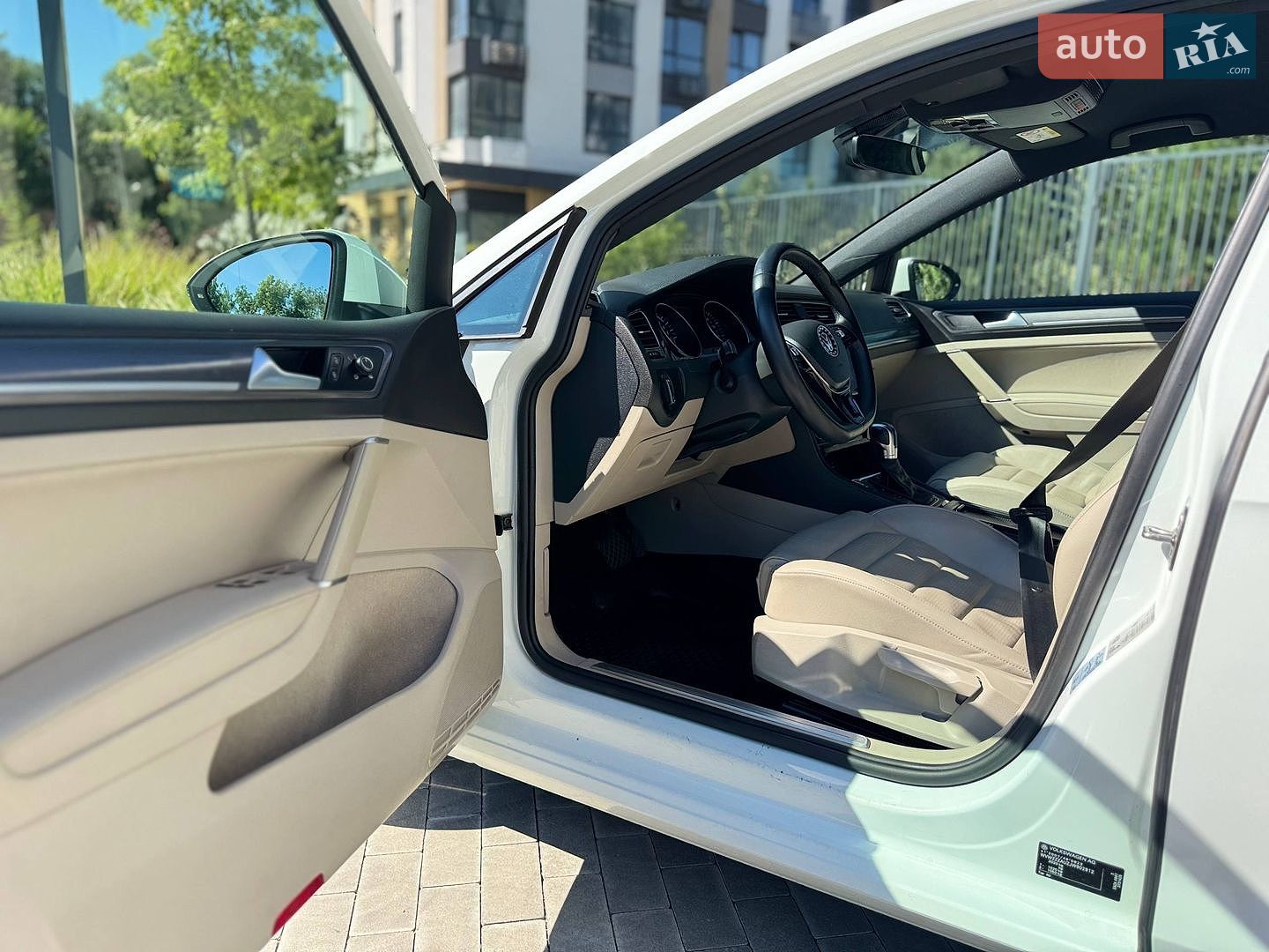 Volkswagen e-Golf 2018 VIN WVWZZZAUZJW902912 фото оголошення 10 з 30