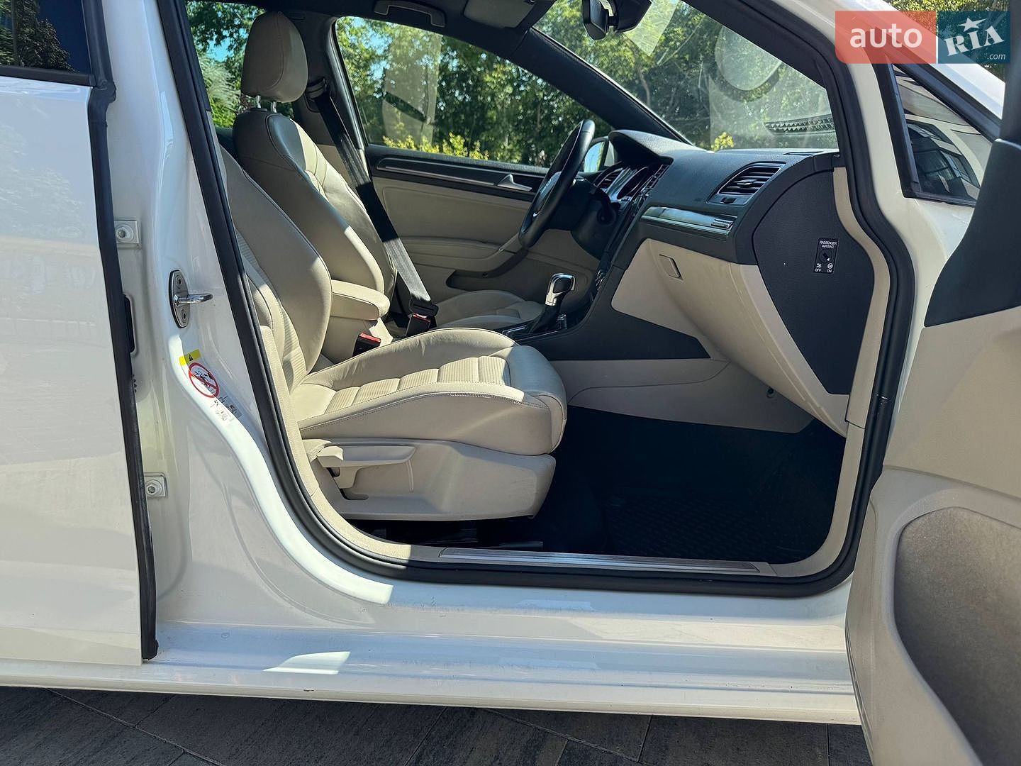 Volkswagen e-Golf 2018 VIN WVWZZZAUZJW902912 фото оголошення 23 з 30