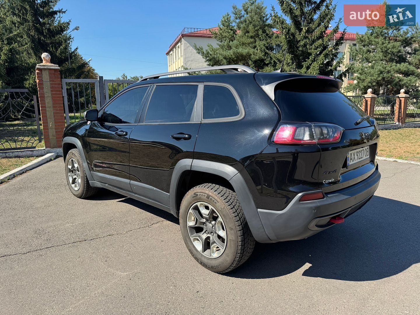Jeep Cherokee 2018 VIN 1C4PJMBX0KD328611 фото оголошення 5 з 21