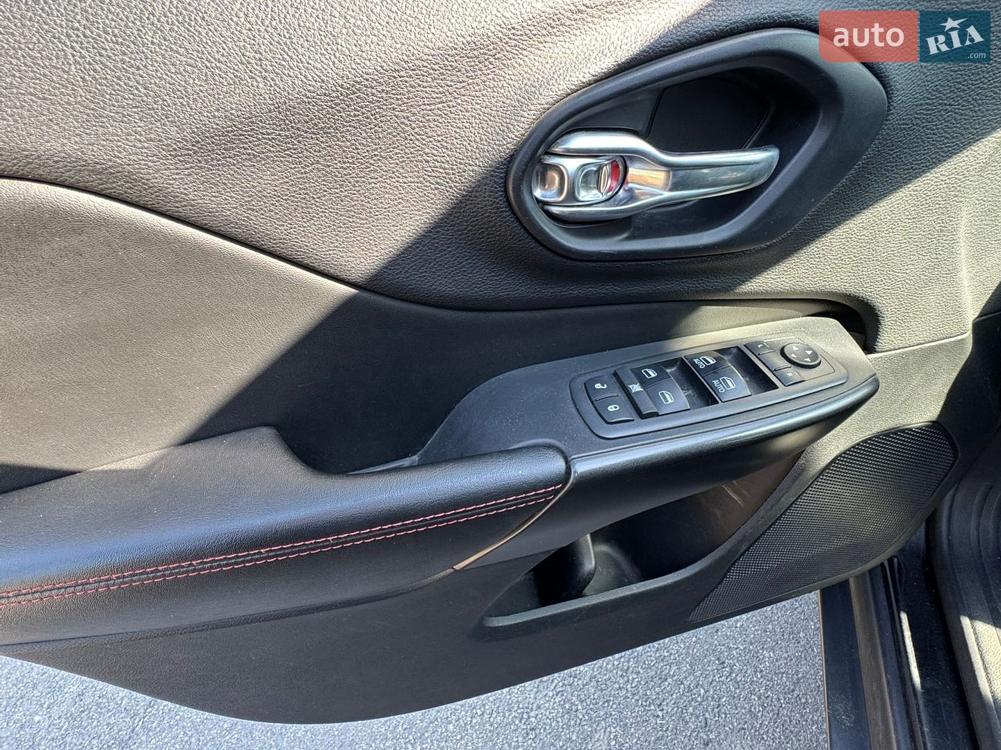 Jeep Cherokee 2018 VIN 1C4PJMBX0KD328611 фото оголошення 16 з 21