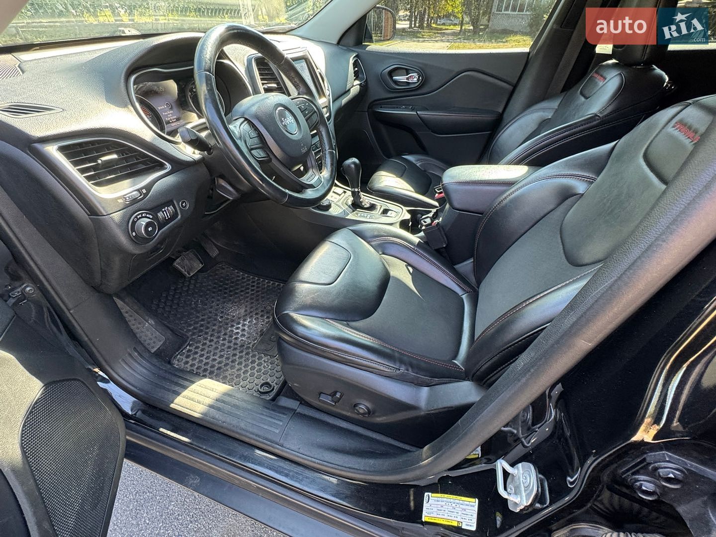 Jeep Cherokee 2018 VIN 1C4PJMBX0KD328611 фото оголошення 17 з 21