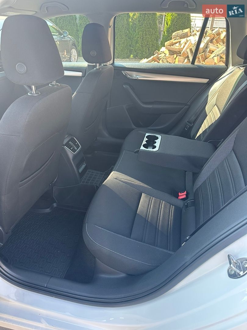 Skoda Octavia 2018 VIN TMBJG7NE6J0329137 фото оголошення 11 з 17