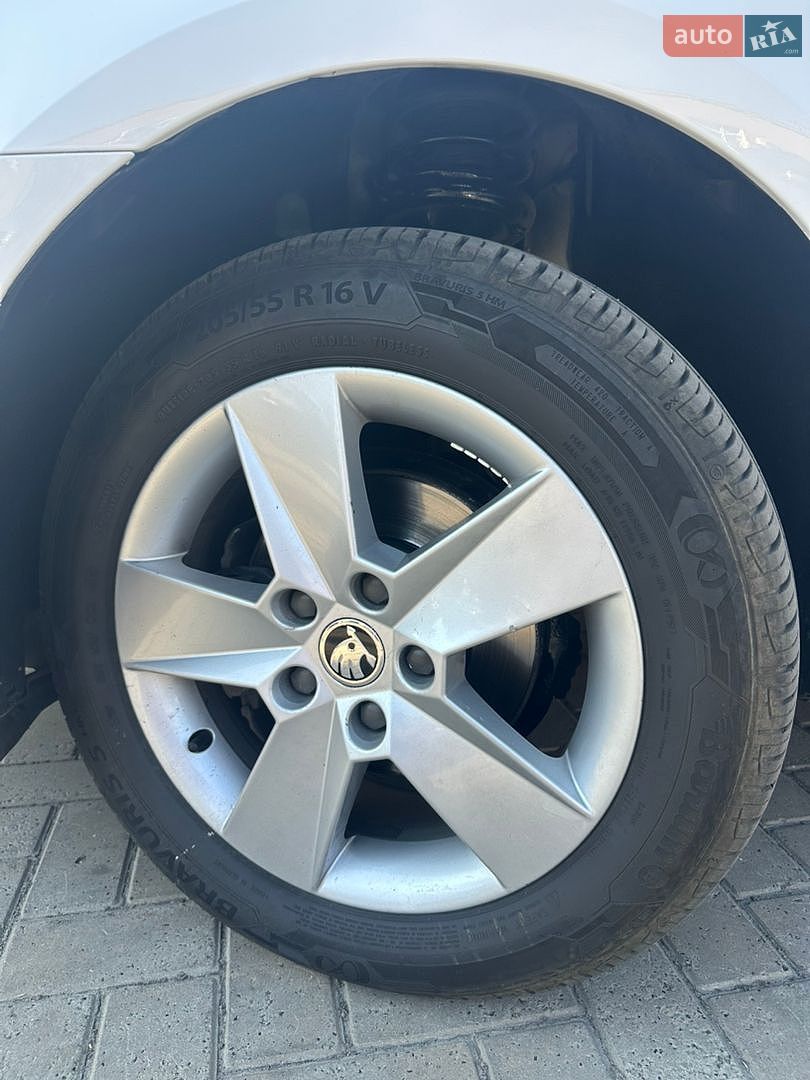 Skoda Octavia 2018 VIN TMBJG7NE6J0329137 фото оголошення 14 з 17