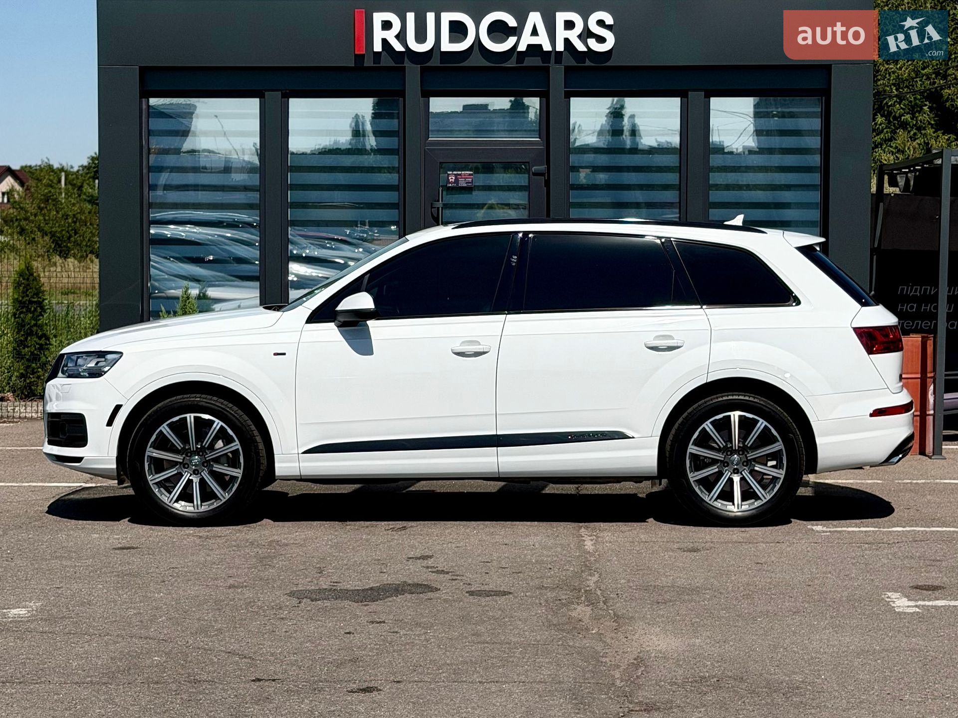 Audi Q7 2016 VIN WA1LAAF72HD036520 фото оголошення 2 з 55
