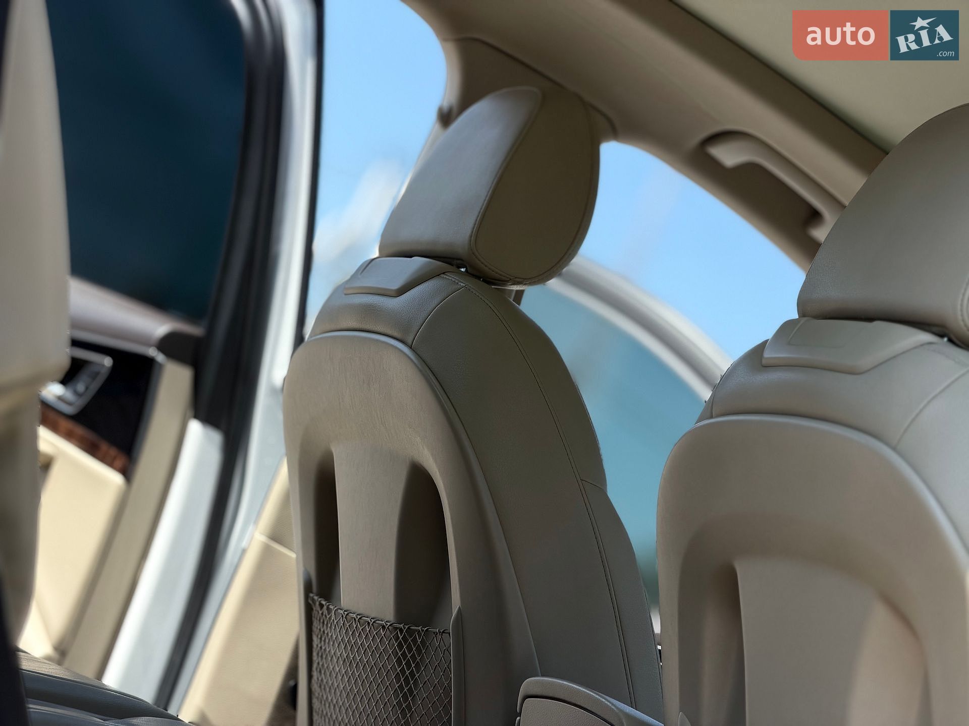 Audi Q7 2016 VIN WA1LAAF72HD036520 фото оголошення 12 з 55