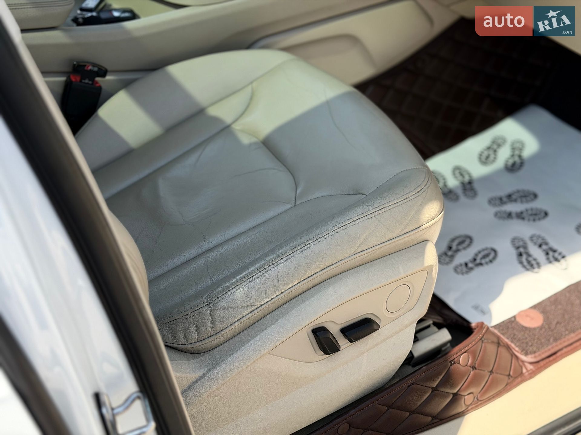 Audi Q7 2016 VIN WA1LAAF72HD036520 фото оголошення 22 з 55