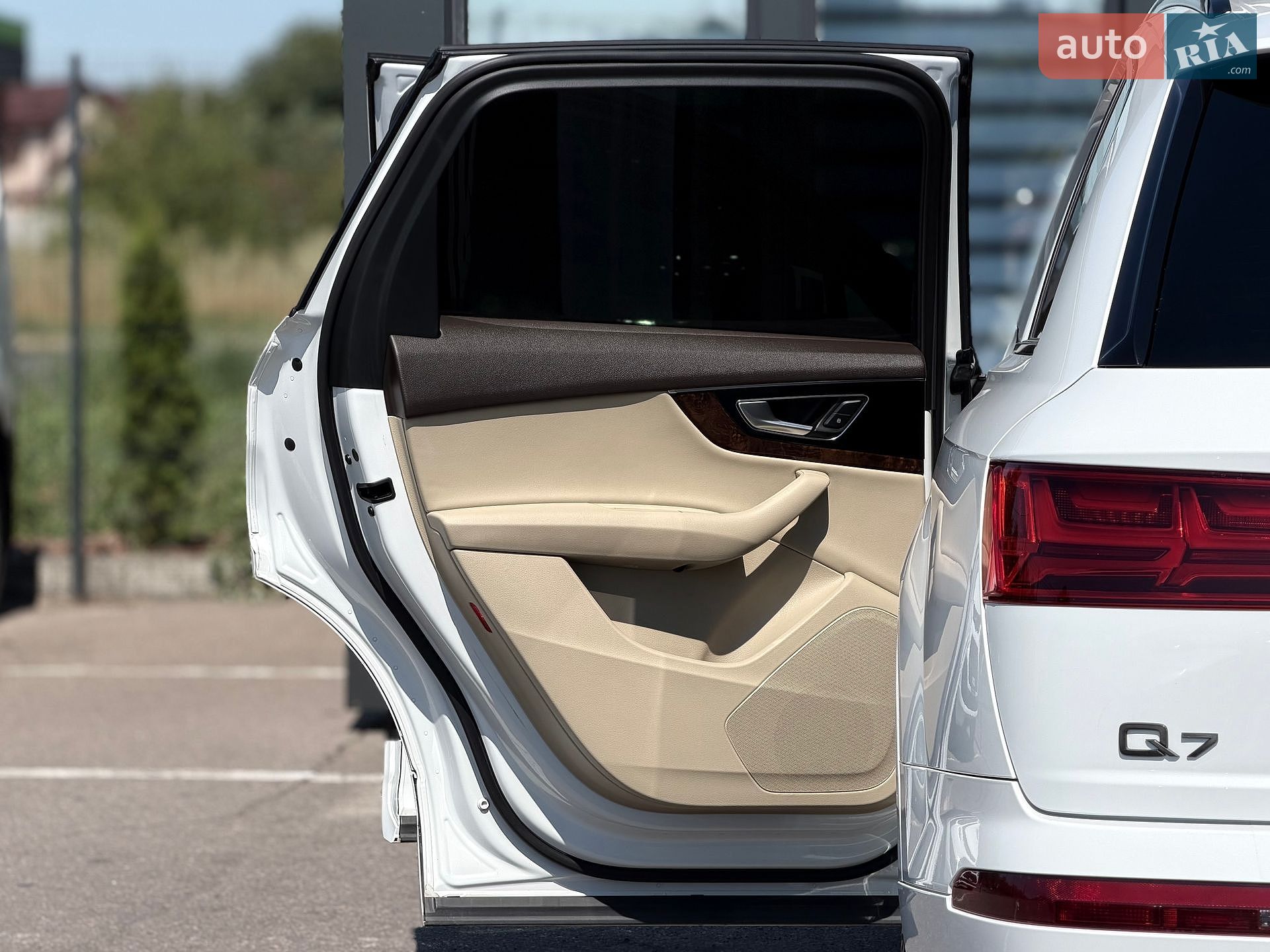 Audi Q7 2016 VIN WA1LAAF72HD036520 фото оголошення 23 з 55
