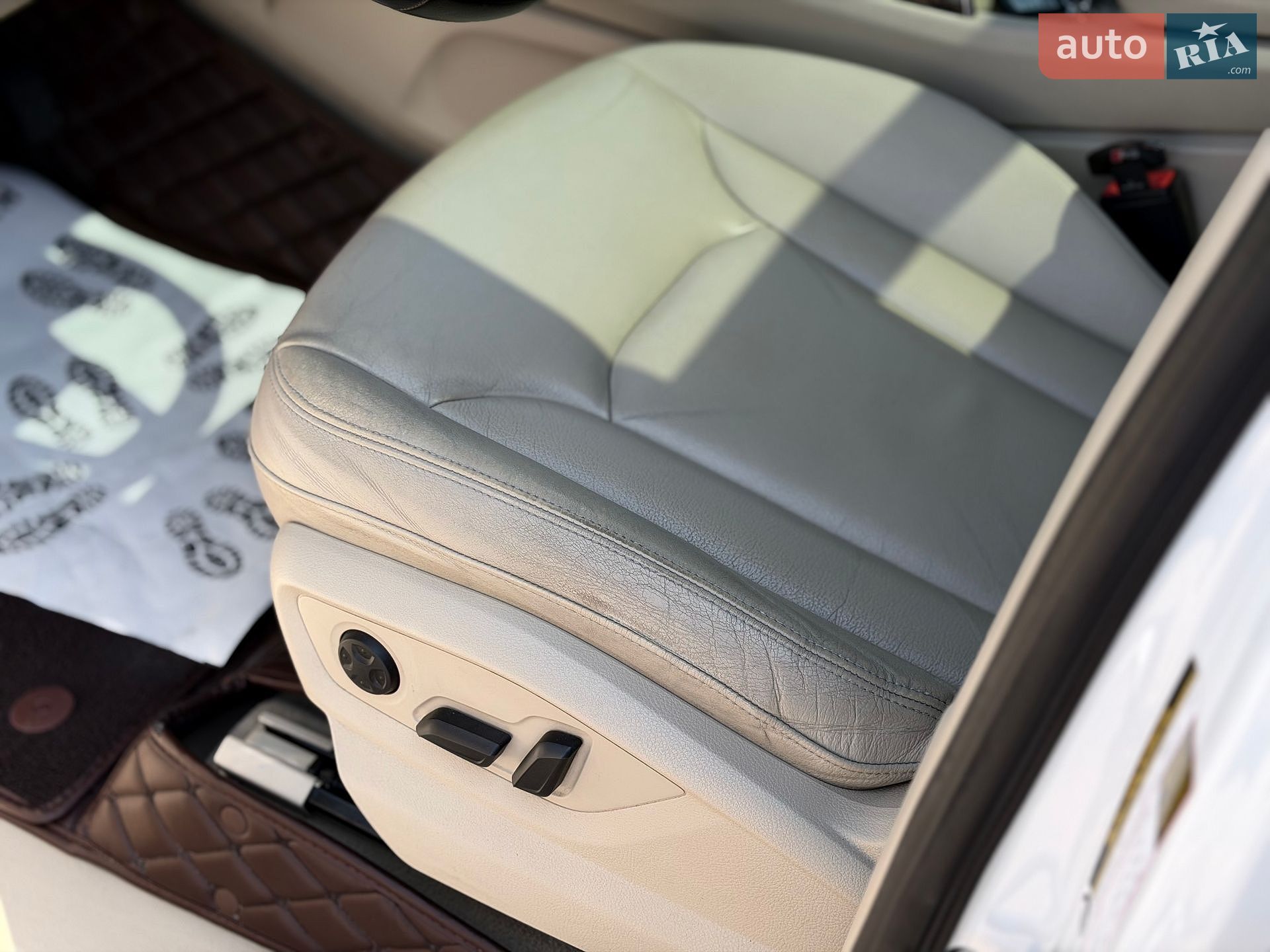 Audi Q7 2016 VIN WA1LAAF72HD036520 фото оголошення 28 з 55