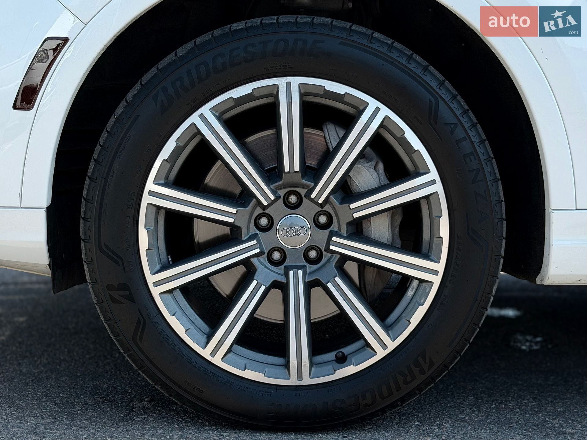 Audi Q7 2016 VIN WA1LAAF72HD036520 фото оголошення 31 з 55