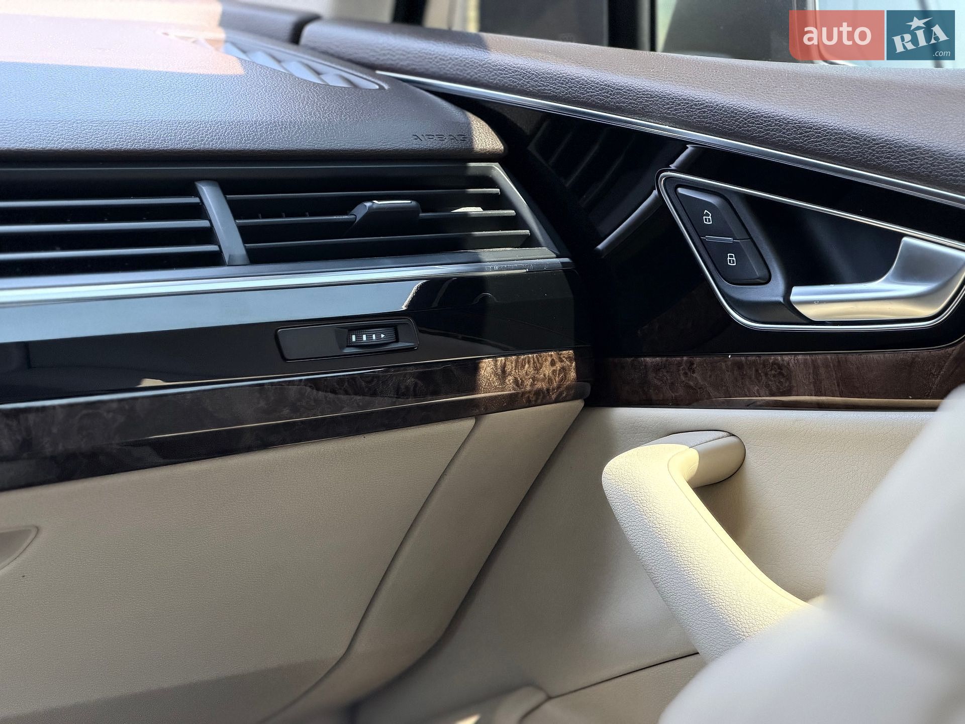 Audi Q7 2016 VIN WA1LAAF72HD036520 фото оголошення 39 з 55