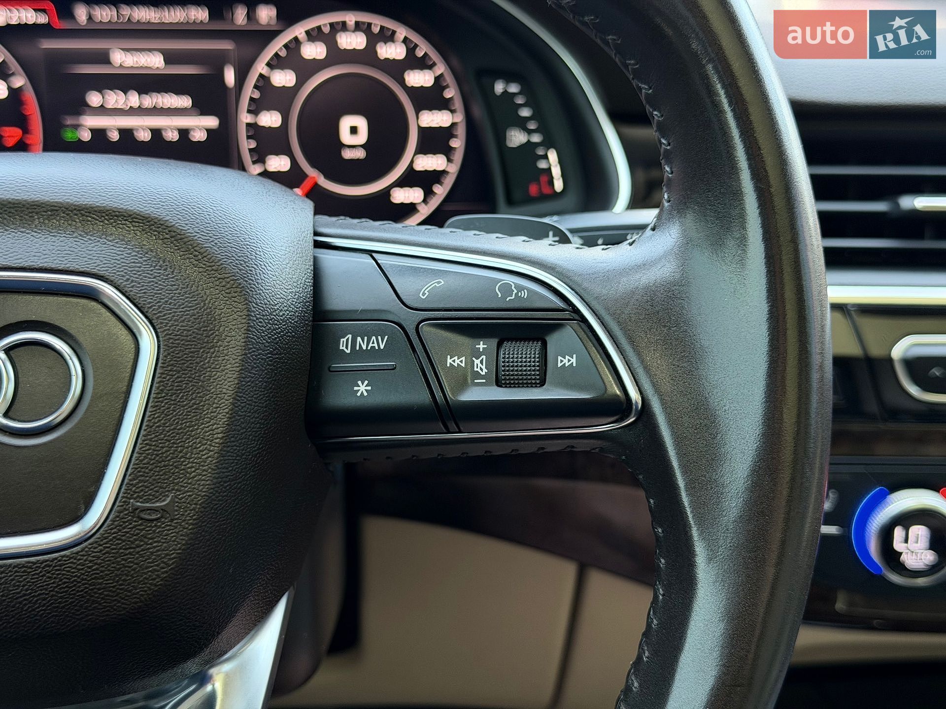 Audi Q7 2016 VIN WA1LAAF72HD036520 фото оголошення 48 з 55