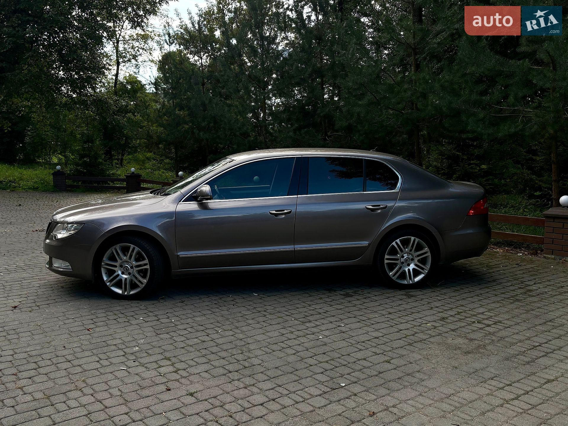 Skoda Superb 2010 VIN TMBAE73T7B9014321 фото оголошення 4 з 21