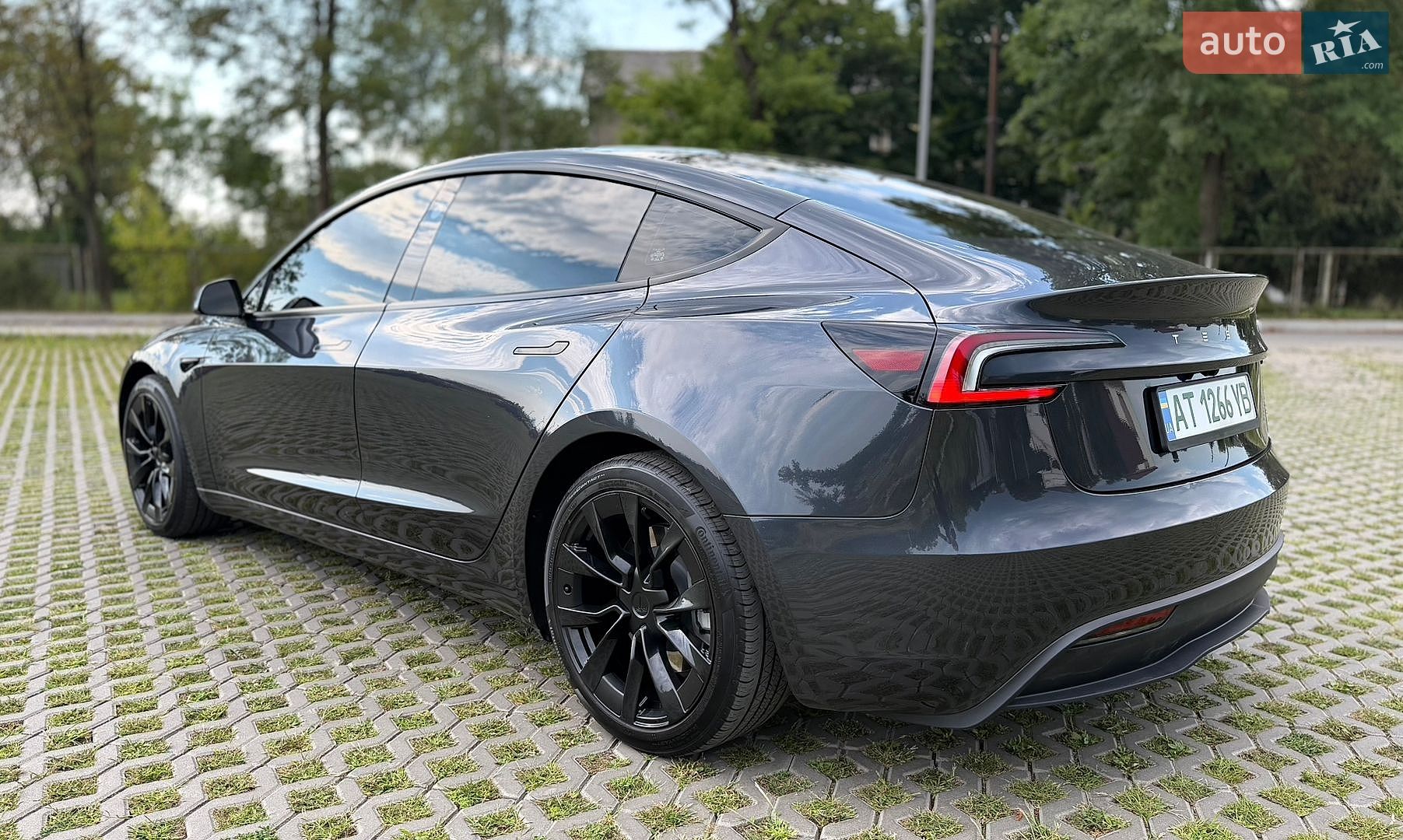Tesla Model 3 2024 VIN 5YJ3E1EA1RF740841 фото оголошення 3 з 50