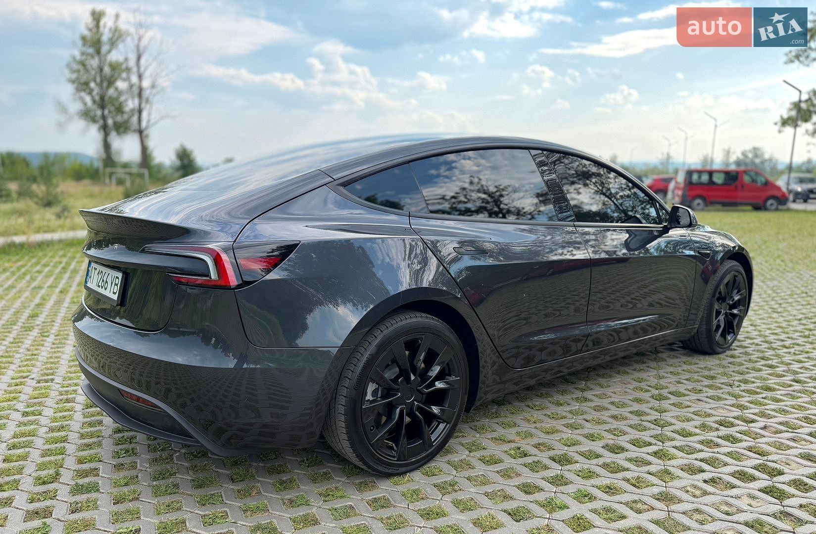 Tesla Model 3 2024 VIN 5YJ3E1EA1RF740841 фото оголошення 4 з 50