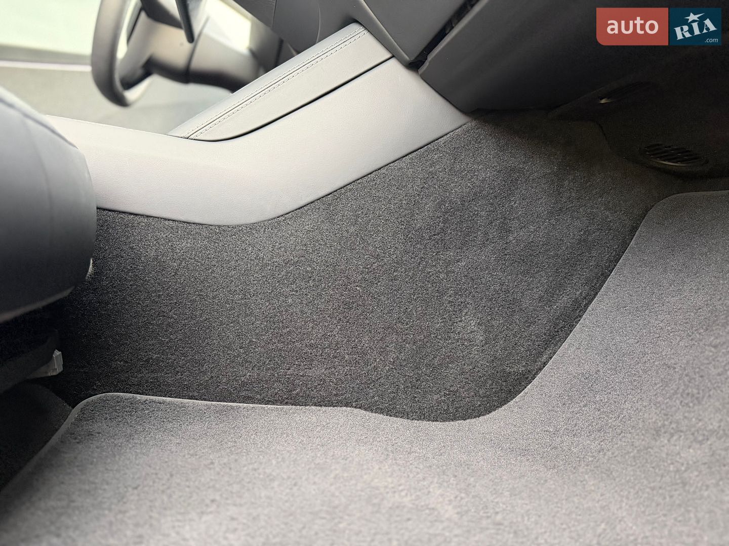 Tesla Model 3 2024 VIN 5YJ3E1EA1RF740841 фото оголошення 13 з 50