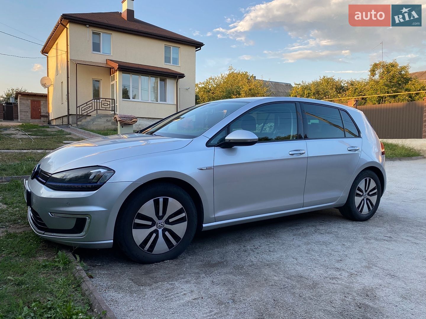 Volkswagen e-Golf 2015 VIN WVWZZZAUZGW902956 фото оголошення 3 з 22