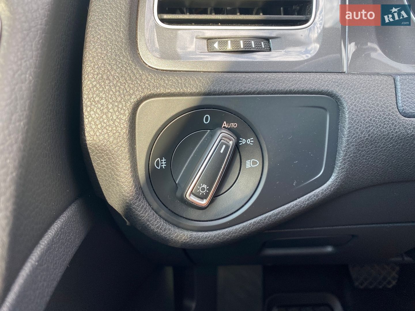 Volkswagen e-Golf 2015 VIN WVWZZZAUZGW902956 фото оголошення 18 з 22