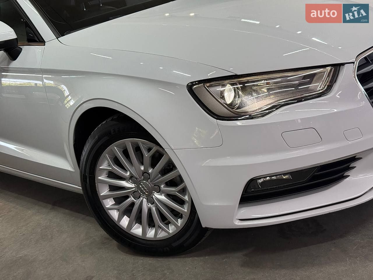 Audi A3 2016 VIN WAUZZZ8V0G1092438 фото оголошення 2 з 30