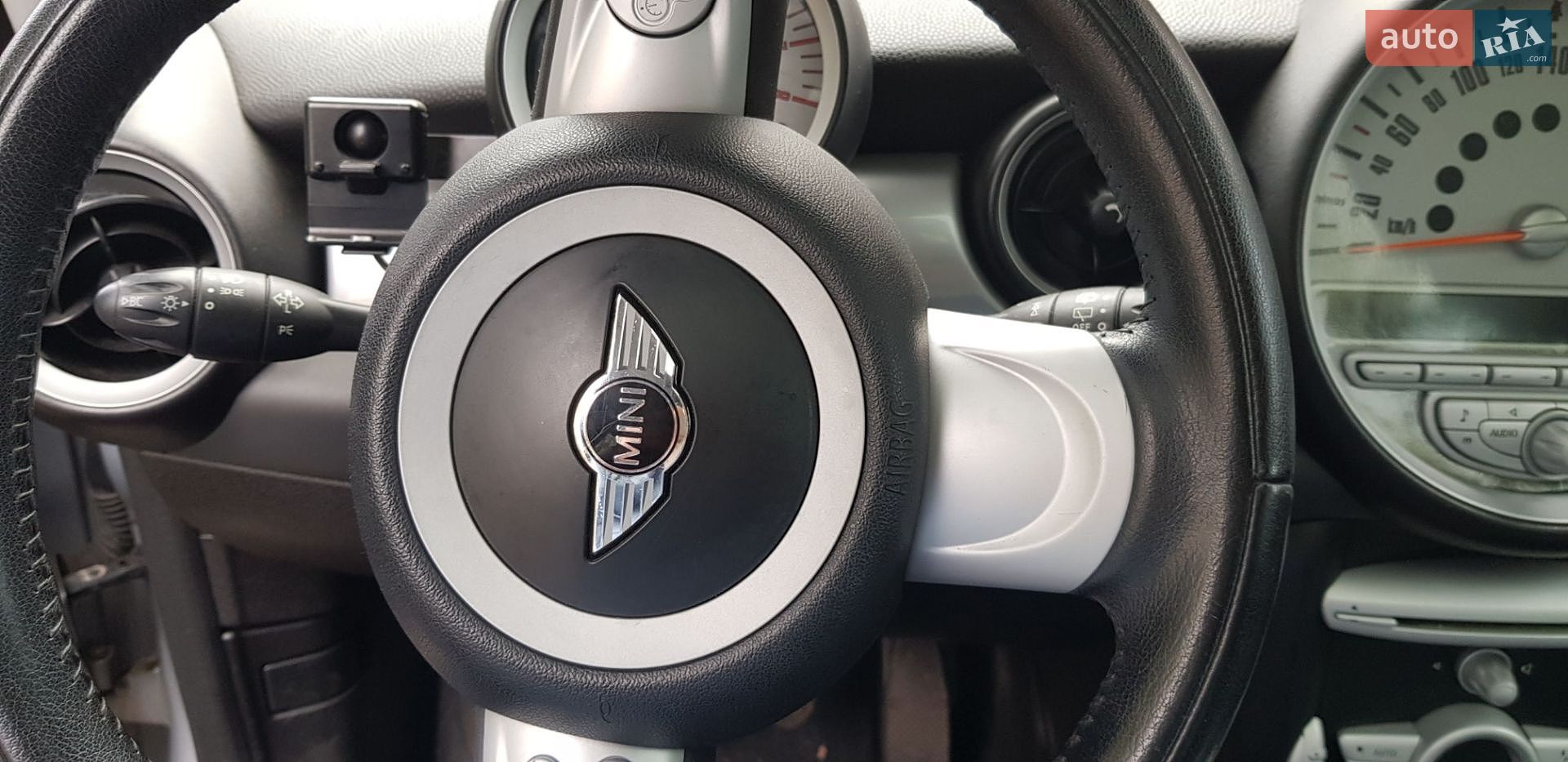 Mini Cooper 2008 VIN WMWMF310X0TS91232 фото оголошення 3 з 10