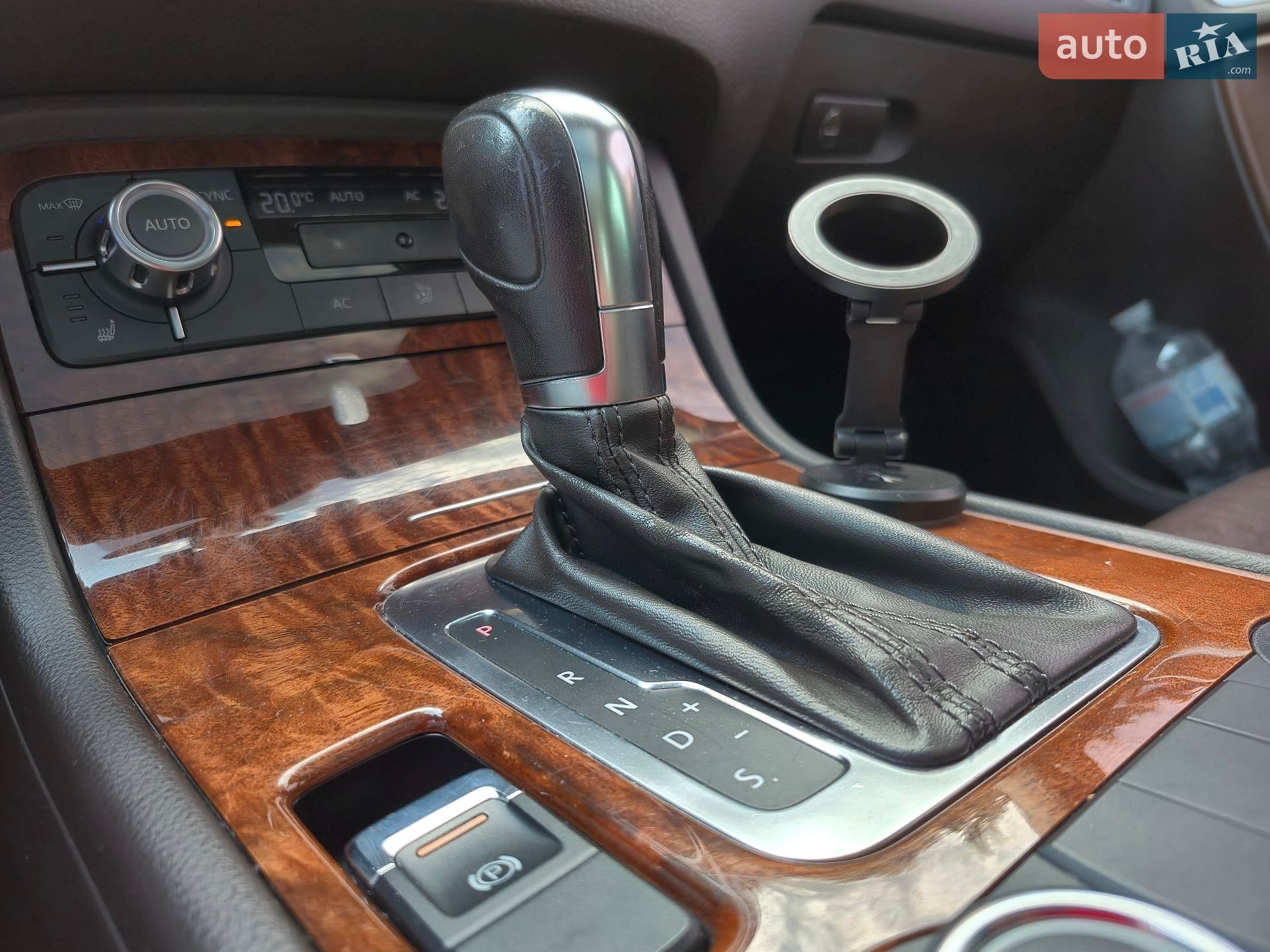 Volkswagen Touareg 2012 VIN WVGEK9BP3CD008150 фото оголошення 17 з 34