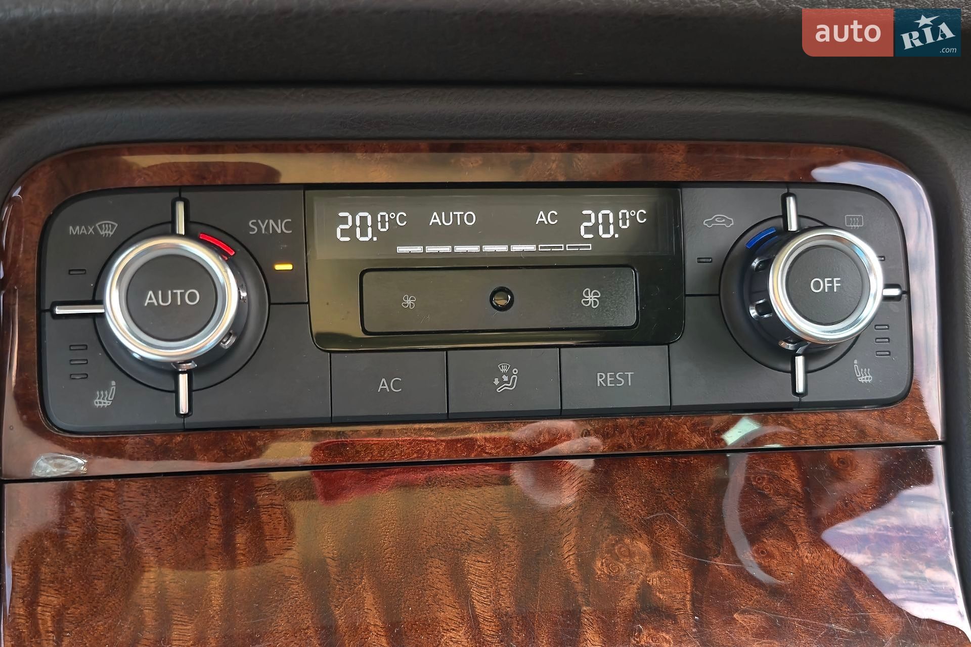 Volkswagen Touareg 2012 VIN WVGEK9BP3CD008150 фото оголошення 20 з 34