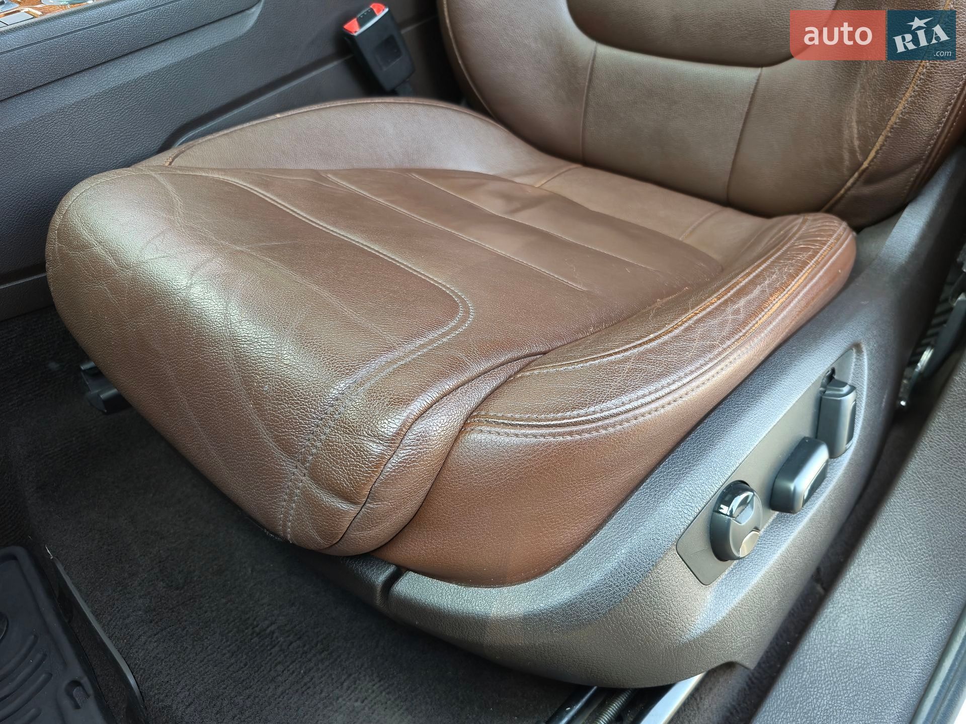 Volkswagen Touareg 2012 VIN WVGEK9BP3CD008150 фото оголошення 28 з 34