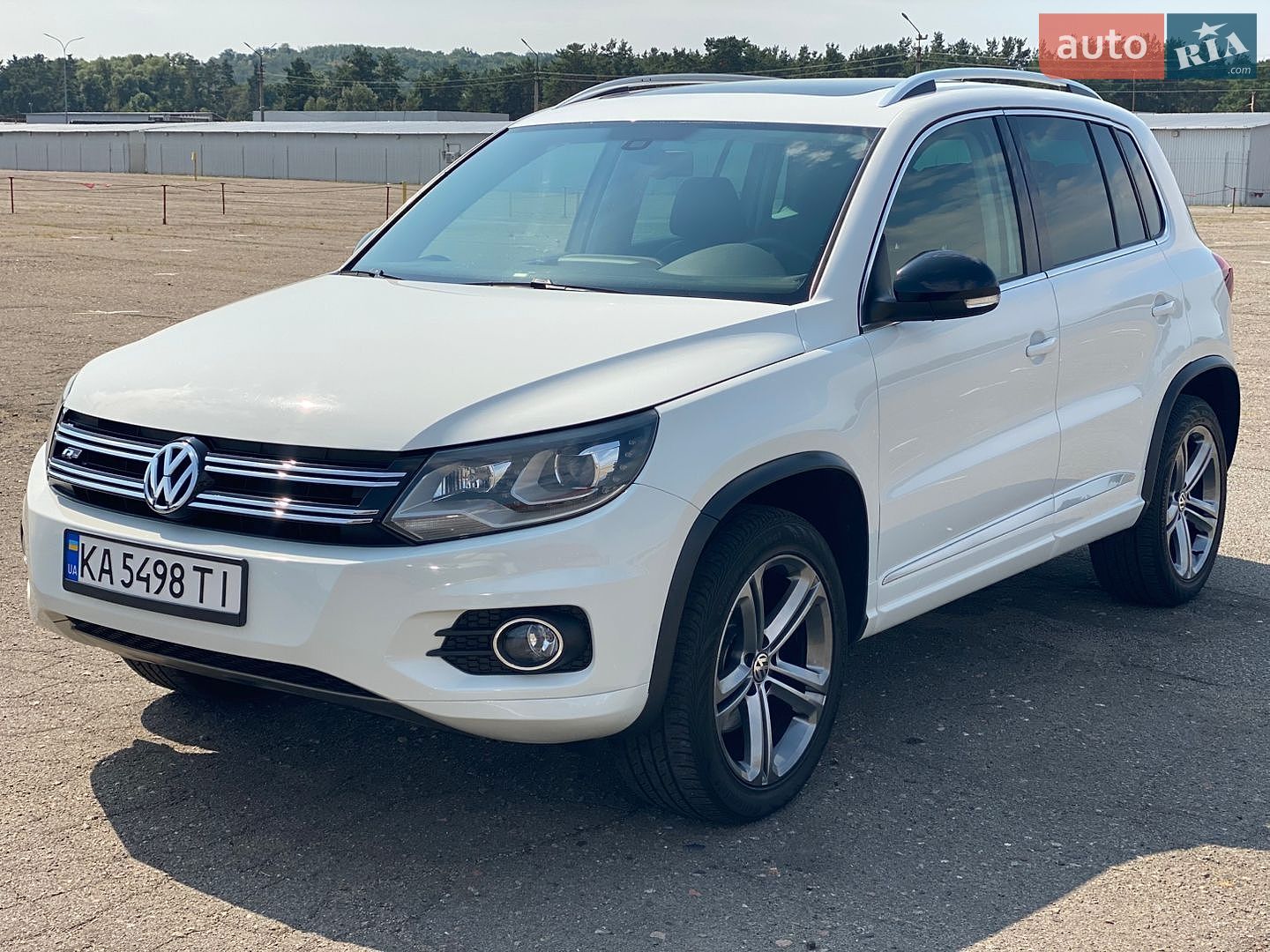 Volkswagen Tiguan 2016 VIN WVGUV7AX8HW508017 фото оголошення 2 з 17