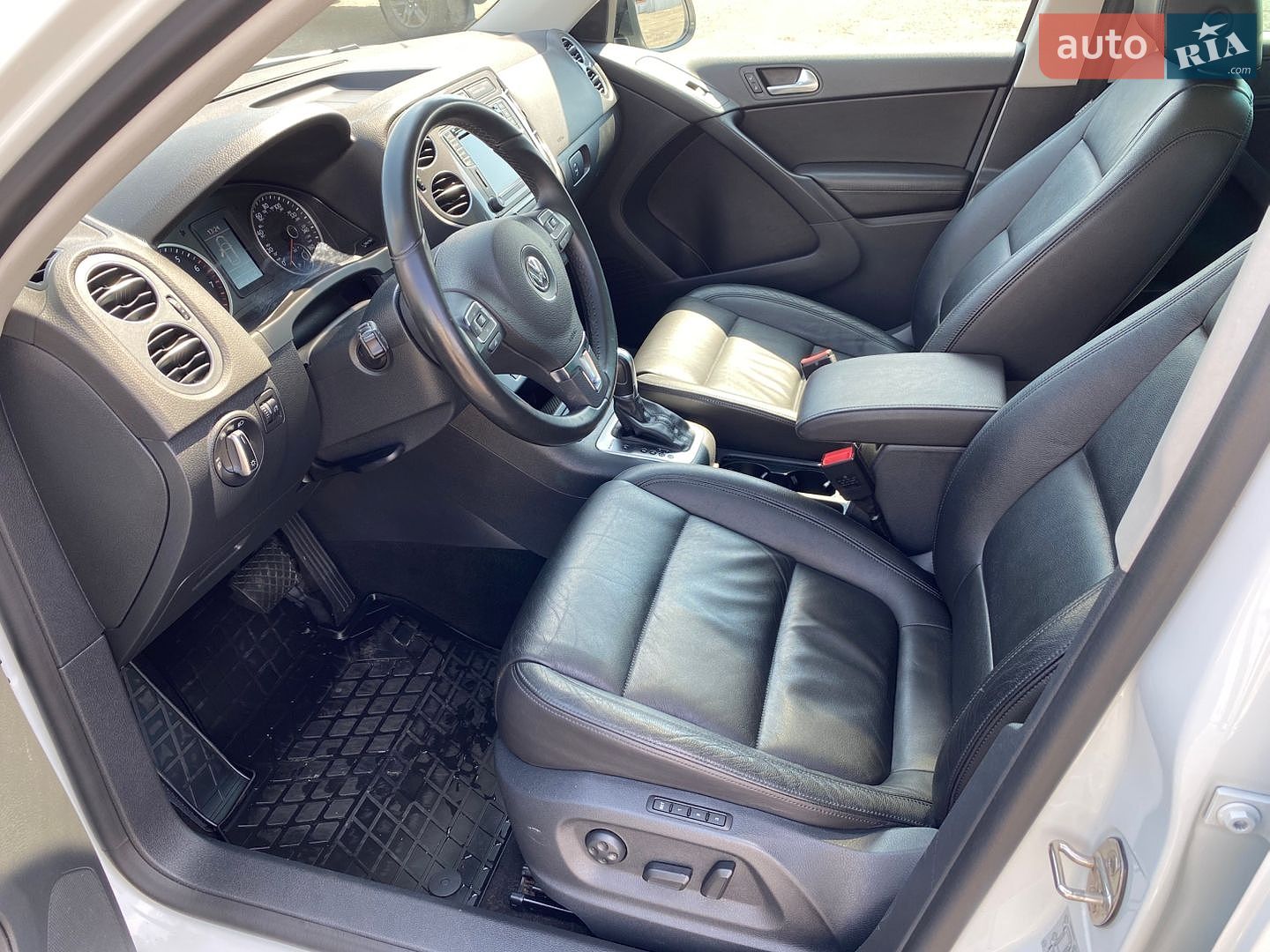 Volkswagen Tiguan 2016 VIN WVGUV7AX8HW508017 фото оголошення 7 з 17