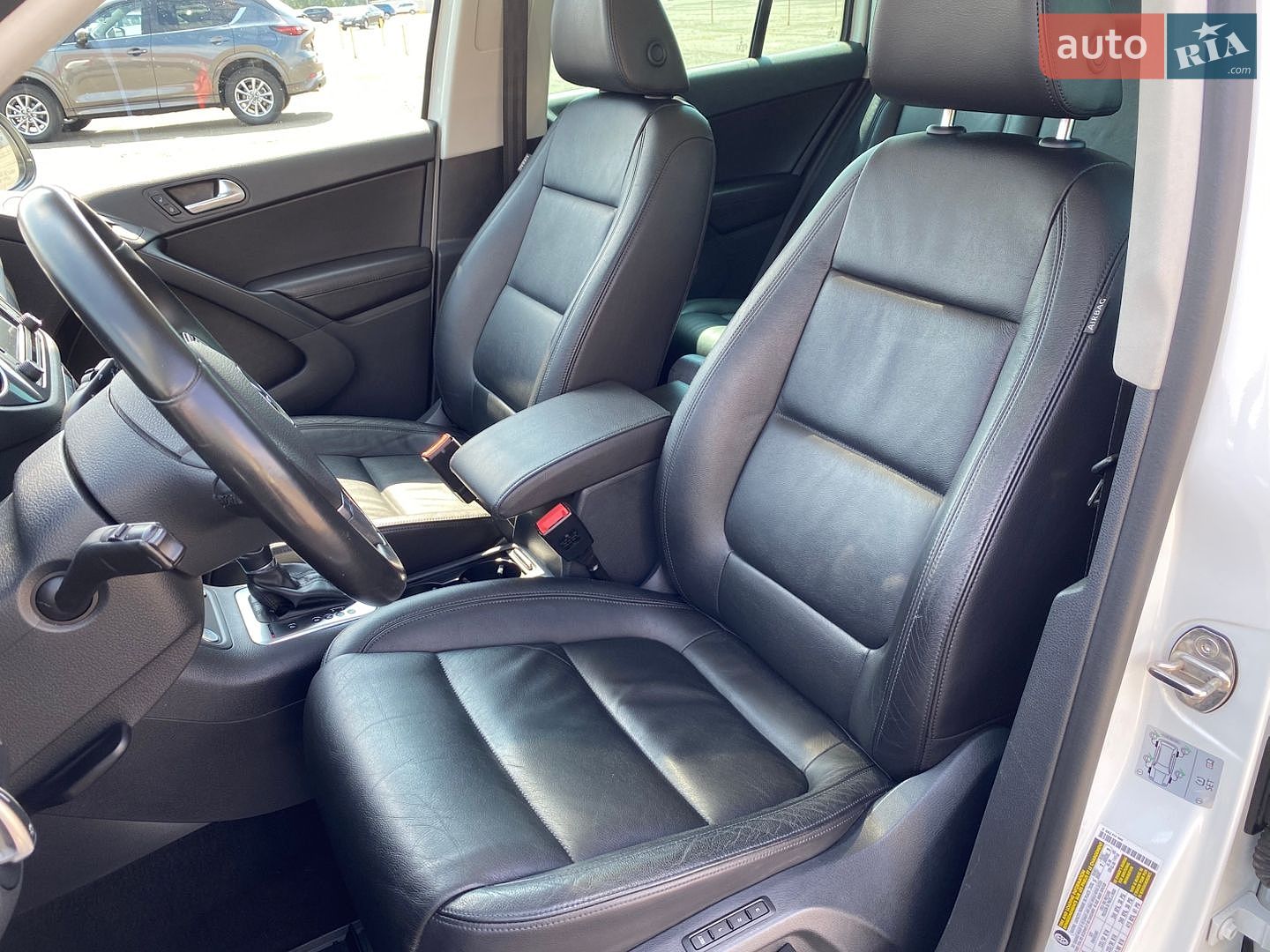 Volkswagen Tiguan 2016 VIN WVGUV7AX8HW508017 фото оголошення 9 з 17