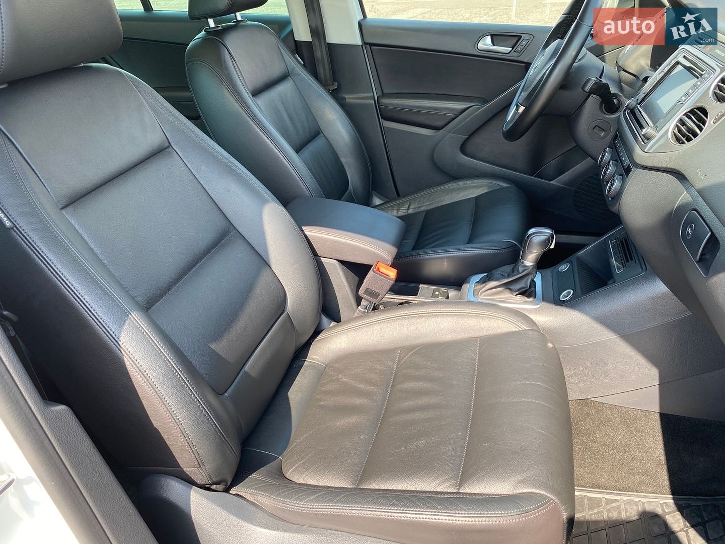 Volkswagen Tiguan 2016 VIN WVGUV7AX8HW508017 фото оголошення 10 з 17