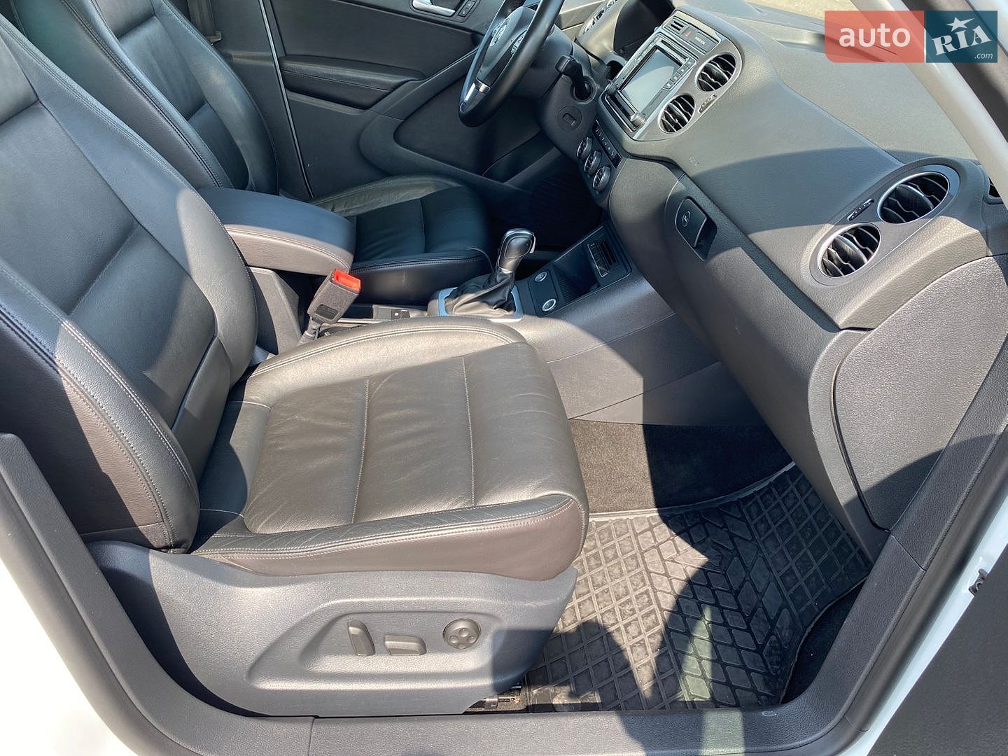 Volkswagen Tiguan 2016 VIN WVGUV7AX8HW508017 фото оголошення 11 з 17