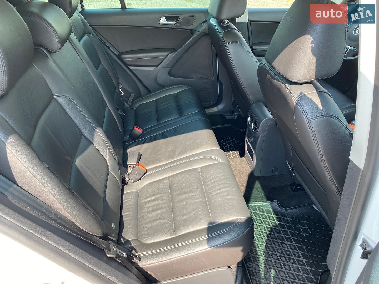 Volkswagen Tiguan 2016 VIN WVGUV7AX8HW508017 фото оголошення 12 з 17
